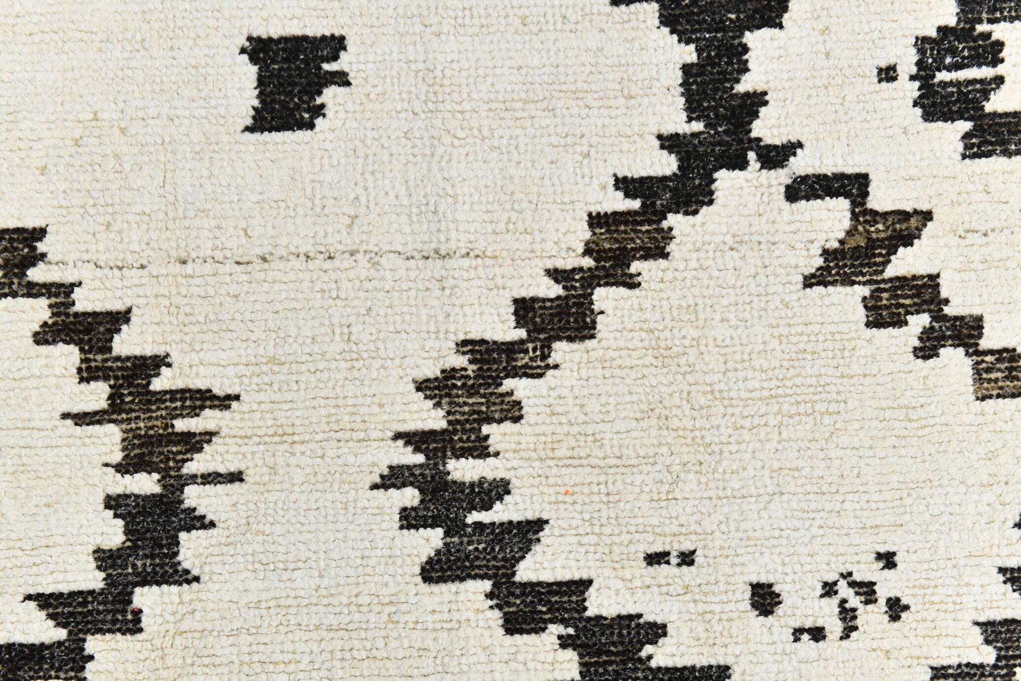 7x10 Neutral White Modern Super Soft Moroccan Rug, 216x294Cm