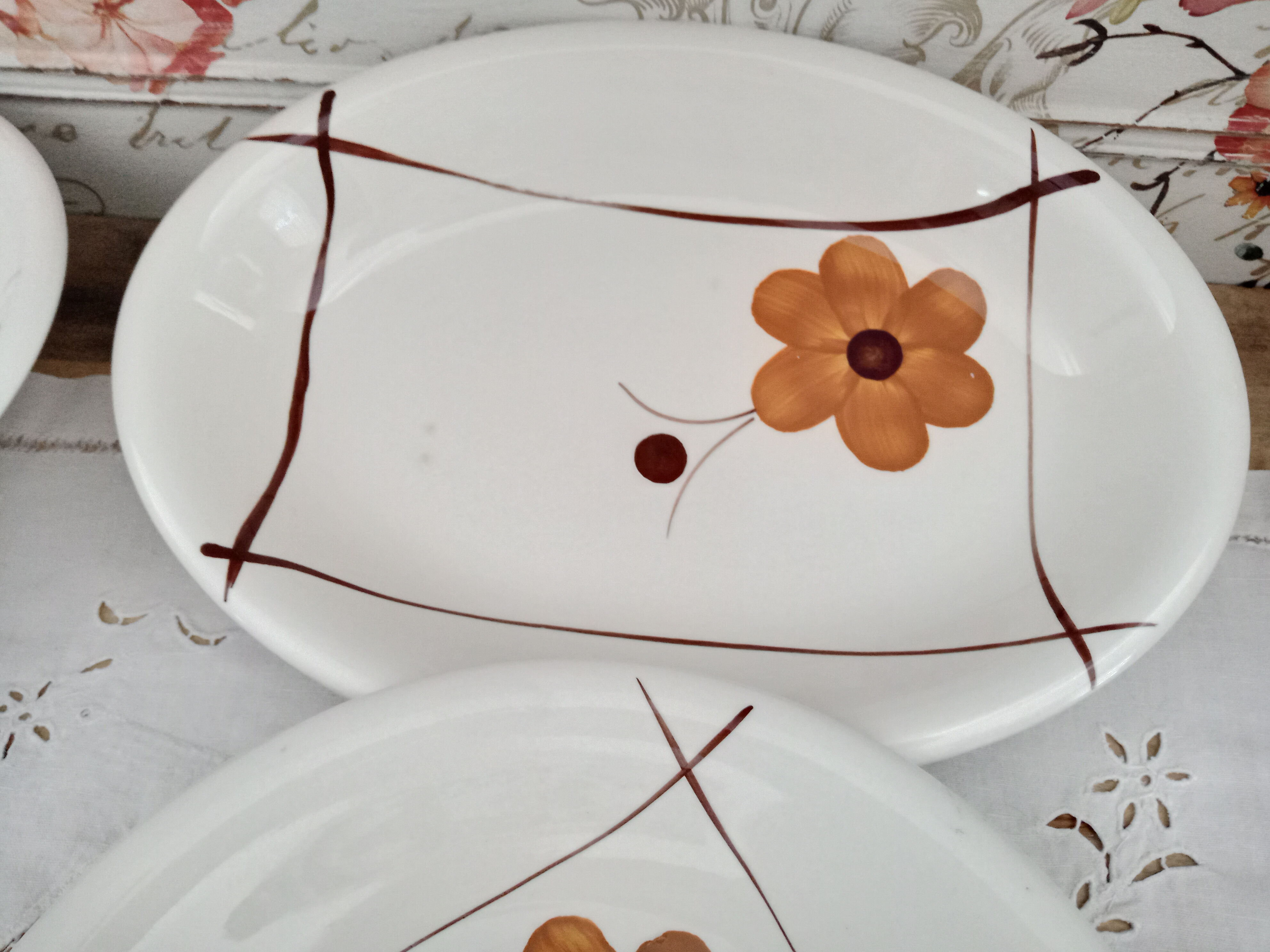 Set of vintage Italian dishes in ecru ceramic with daisy decoration "PRIMULA Made in Italy"