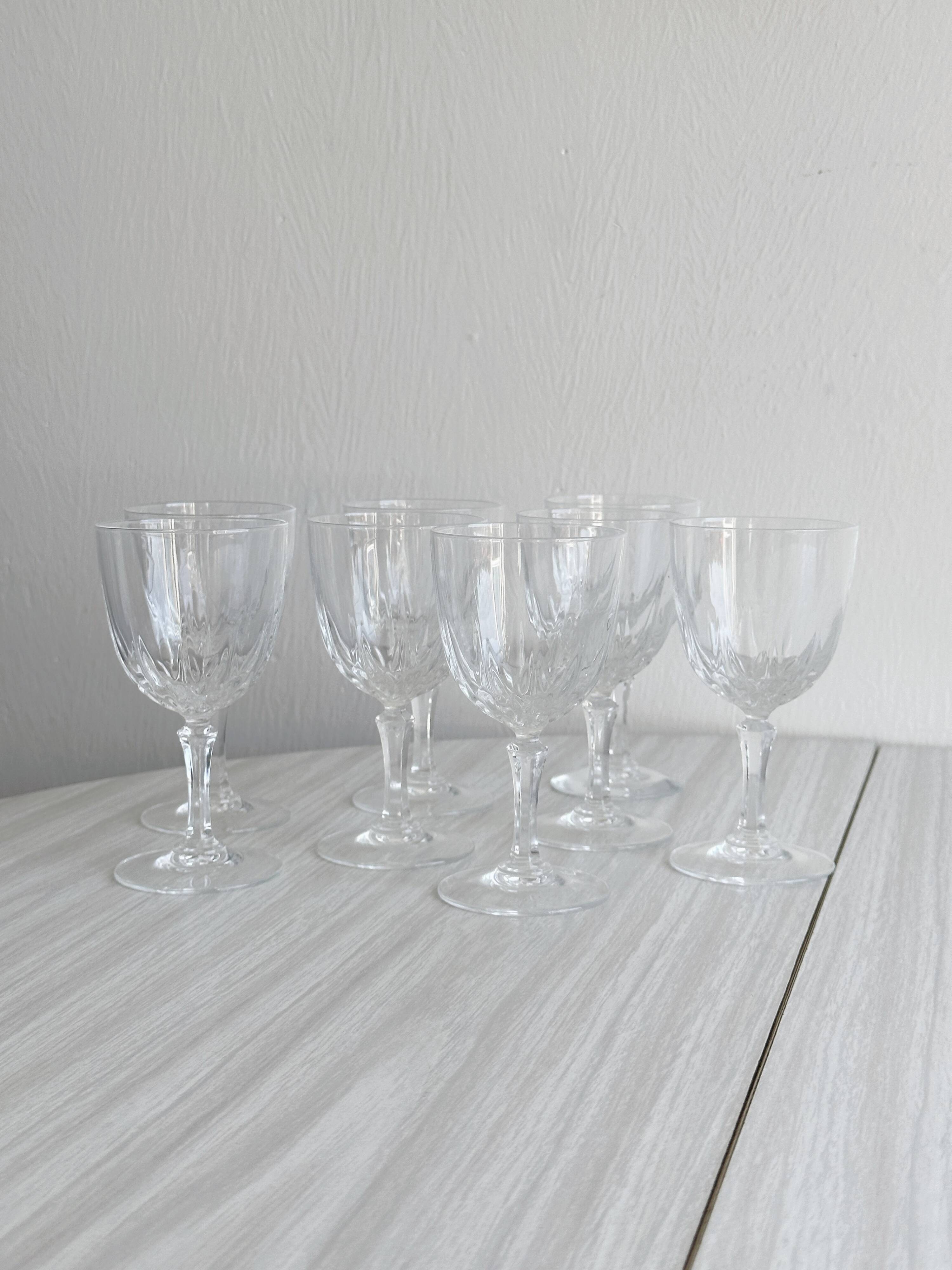 8 verres à vin en verre cristal ciselé