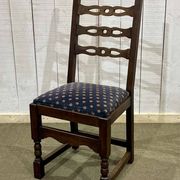 Suite de 6 chaises anglaises 19ème en chêne