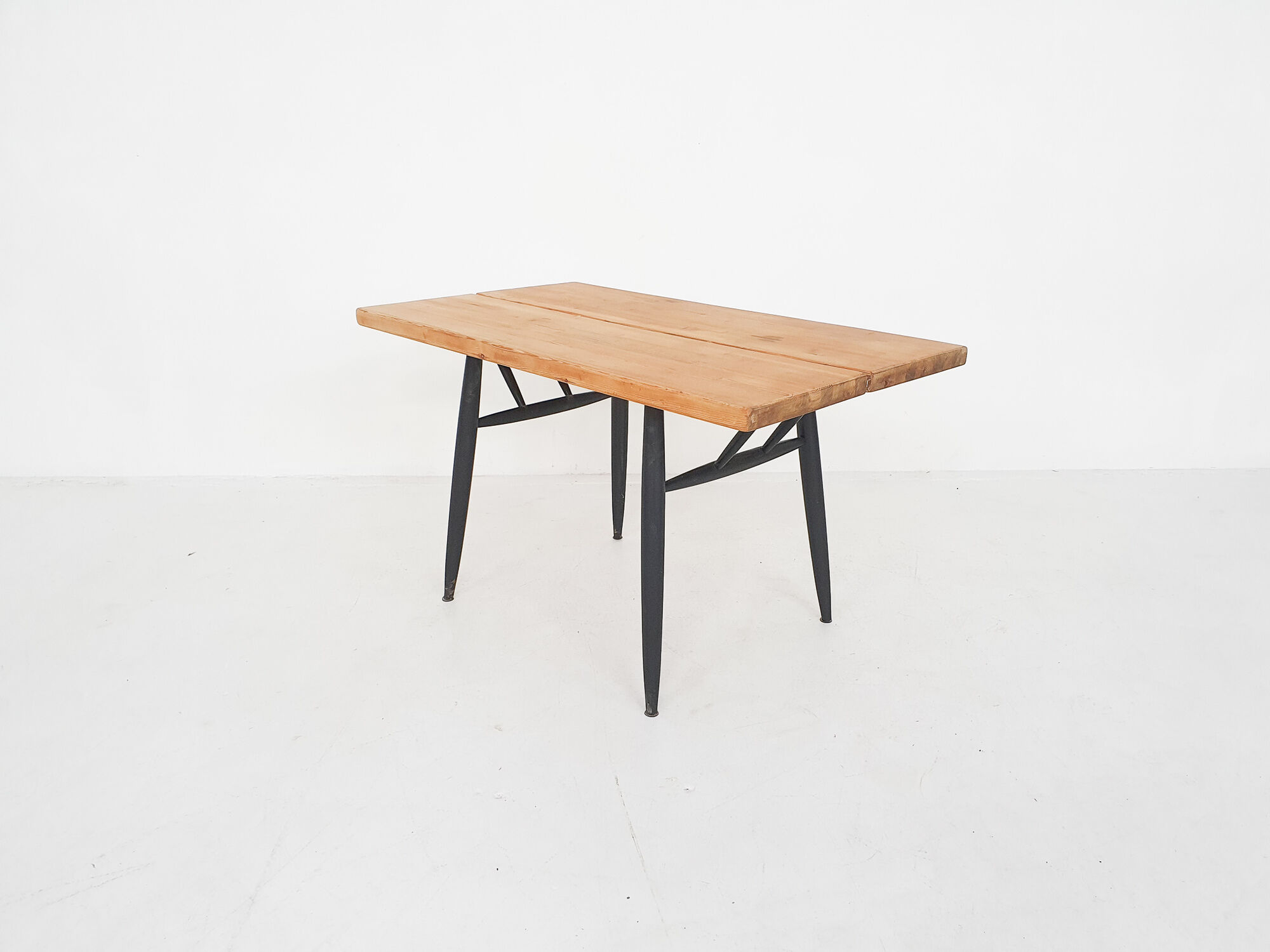 Table à manger Ilmari Tapiovaara Pirkka pour Laukaan Puu Finnland, 1955