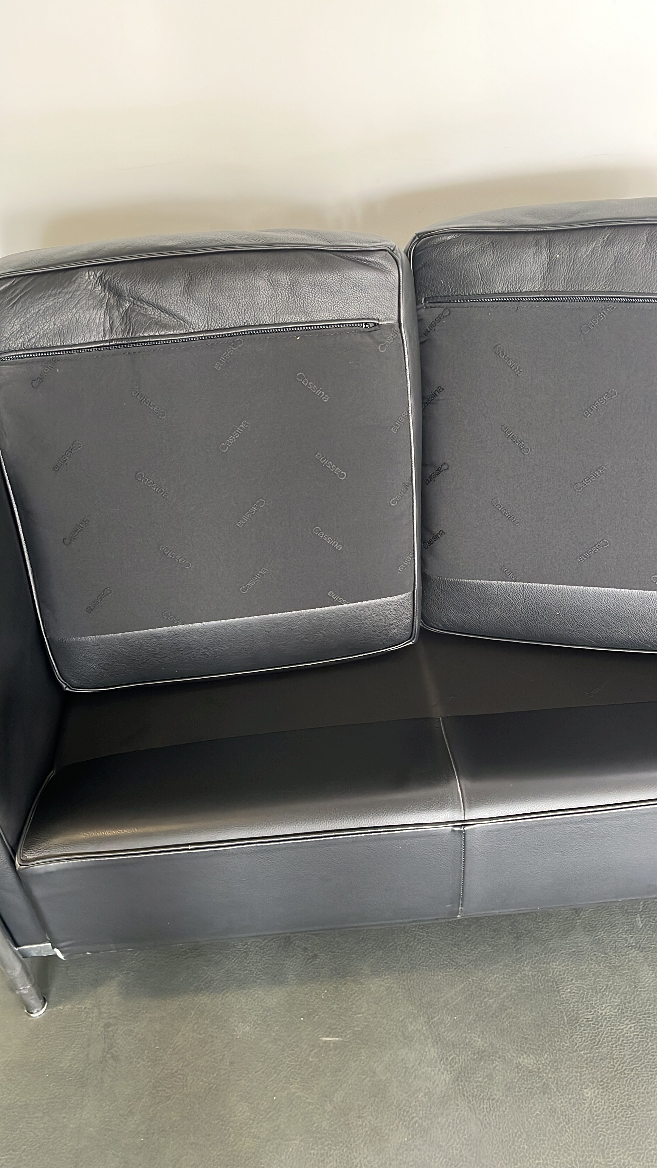 LC2 Le Corbusier sofa