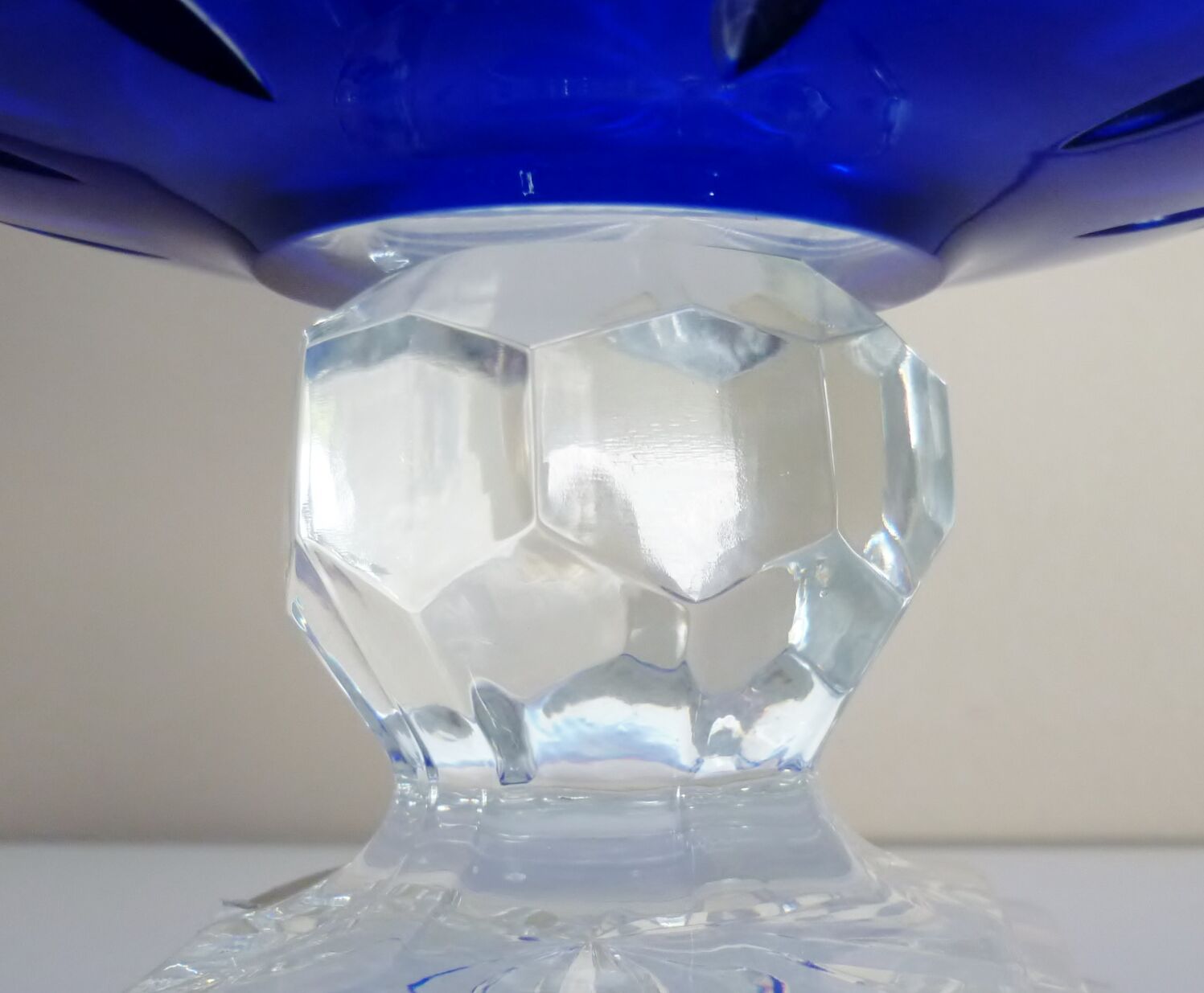 Centerpiece, blue crystal of Lorraine, limited series 233/500, blown and cut