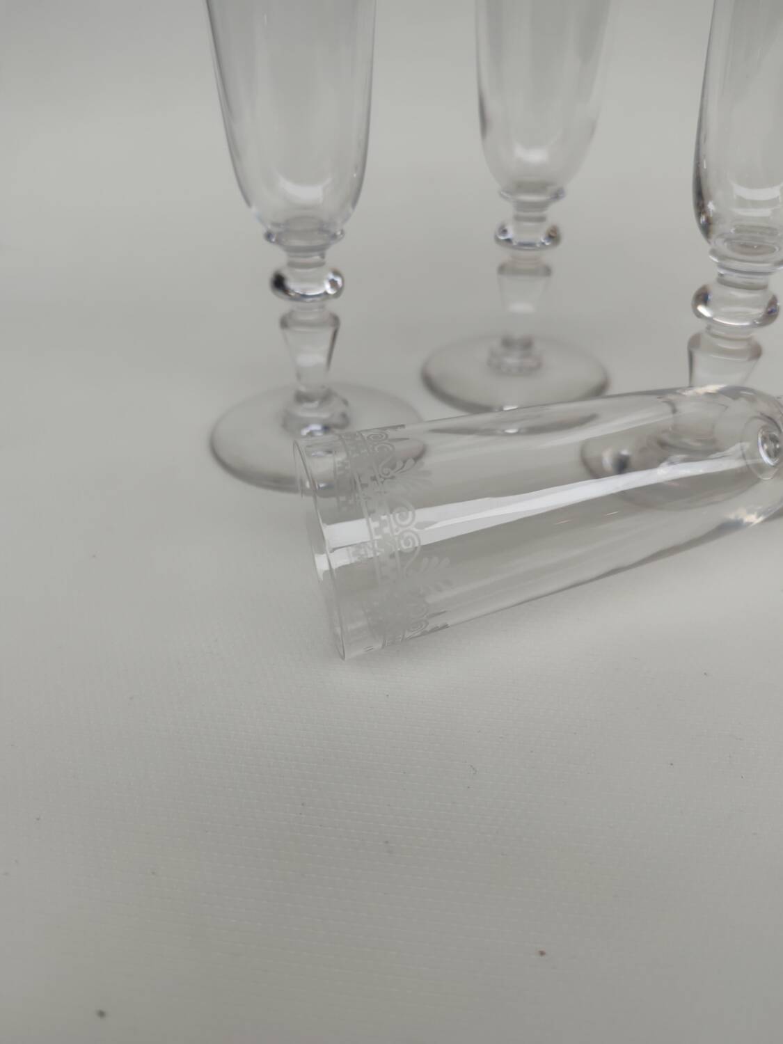 4 flutes à champagne en cristal de baccarat, début du XX ème siècle.