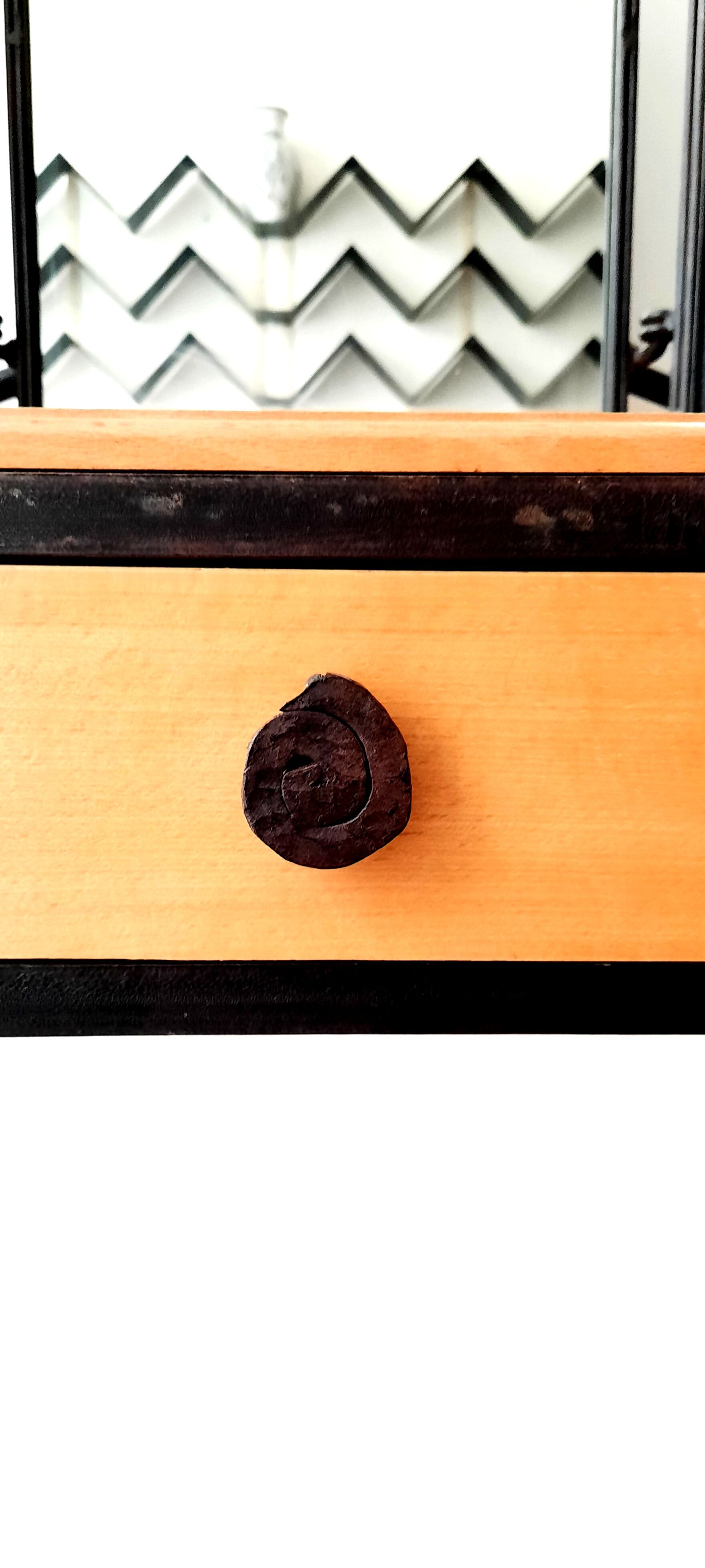 Brutalist hairdresser in wood and wrought iron