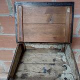 Ancien pupitre d'écolier en bois noirci