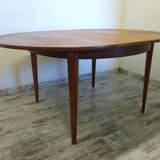 Table style scandinave