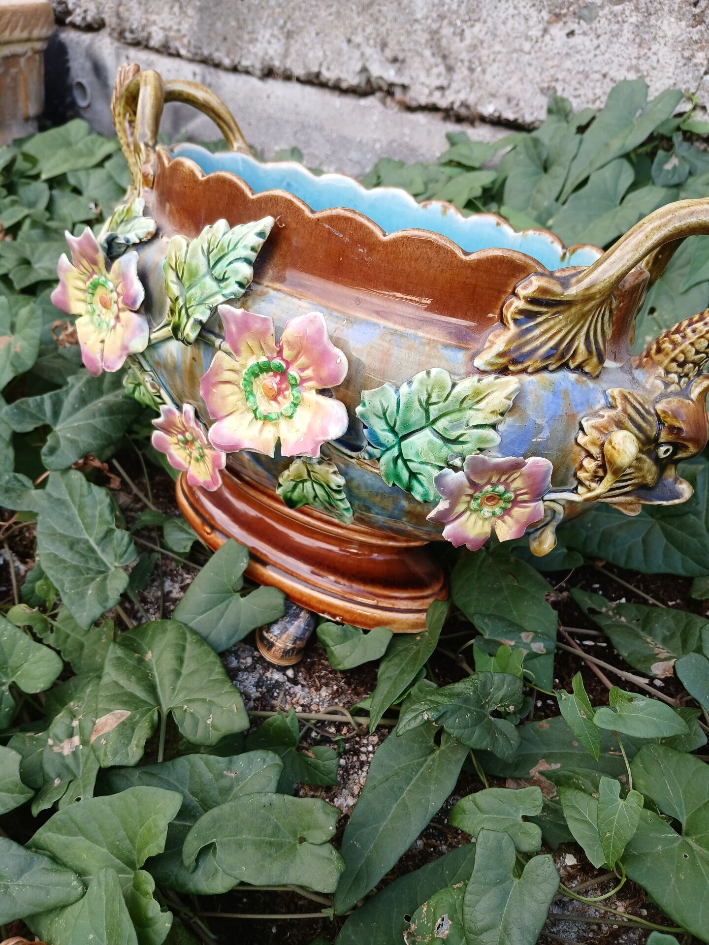 Jardinière ancienne en barbotine
