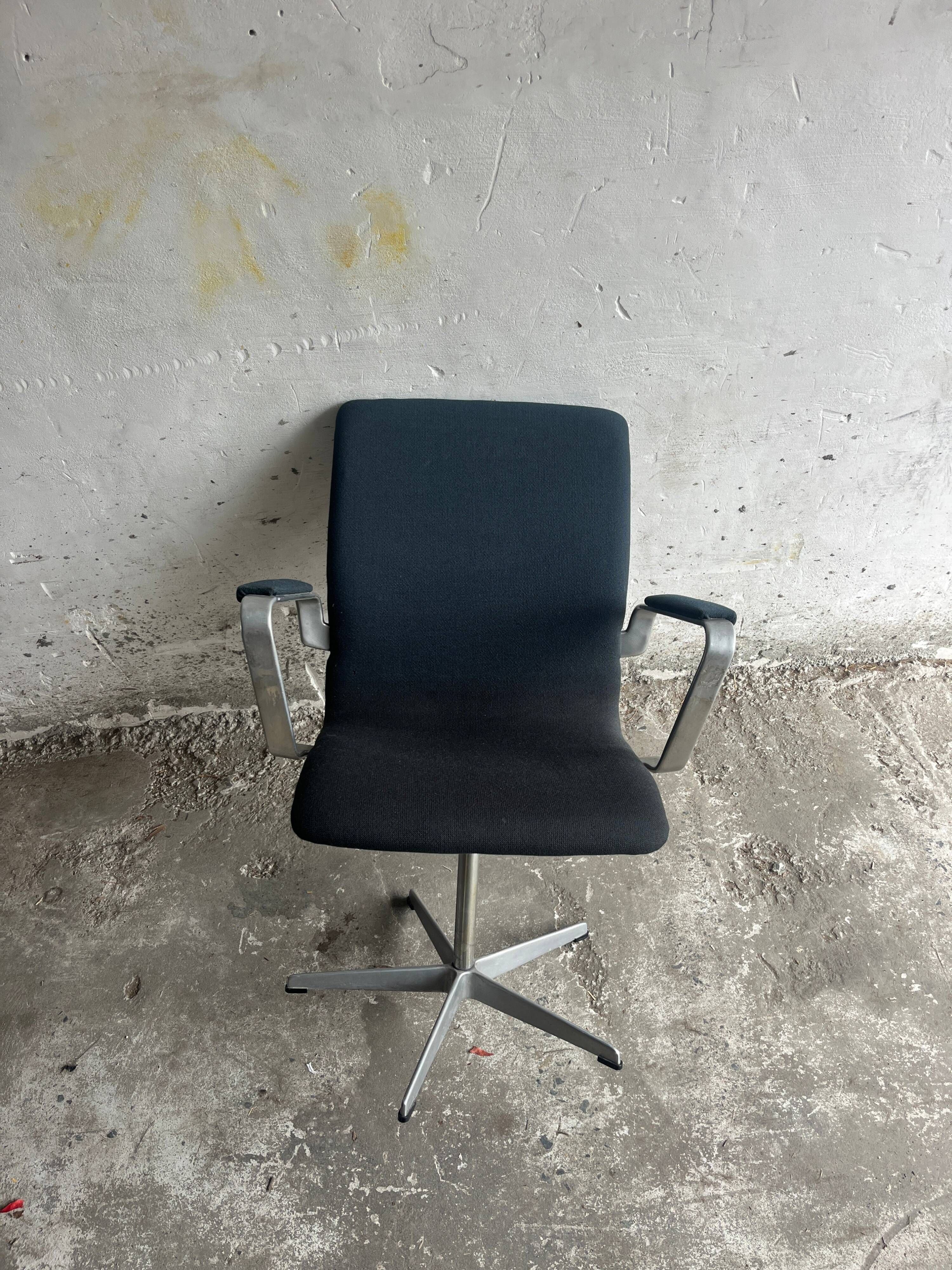 Fritz Hansen swivel office chair model Oxford by Arne Jacobsen – 1970s