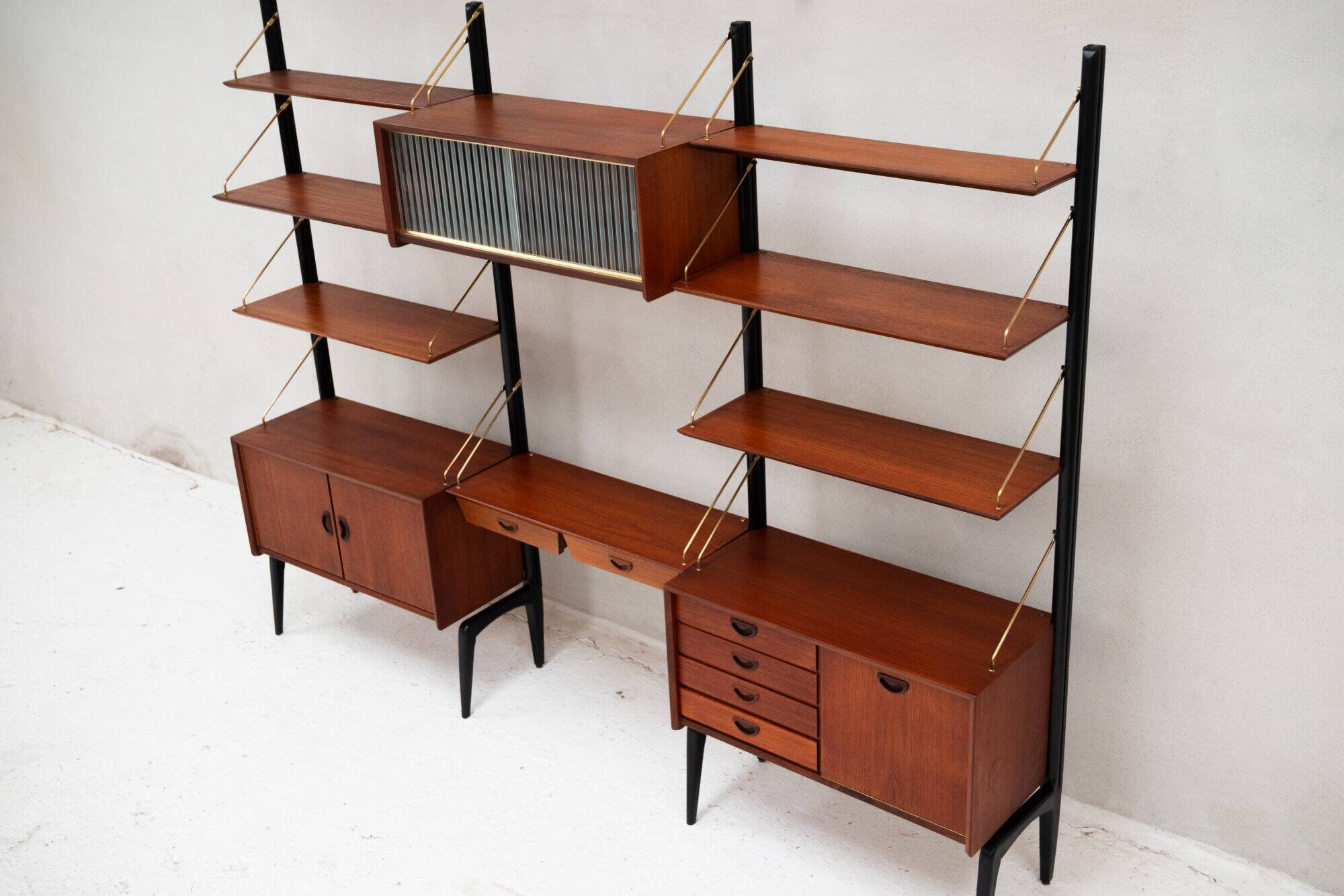 Etagère sur pieds 3-baies par Louis Van Teeffelen