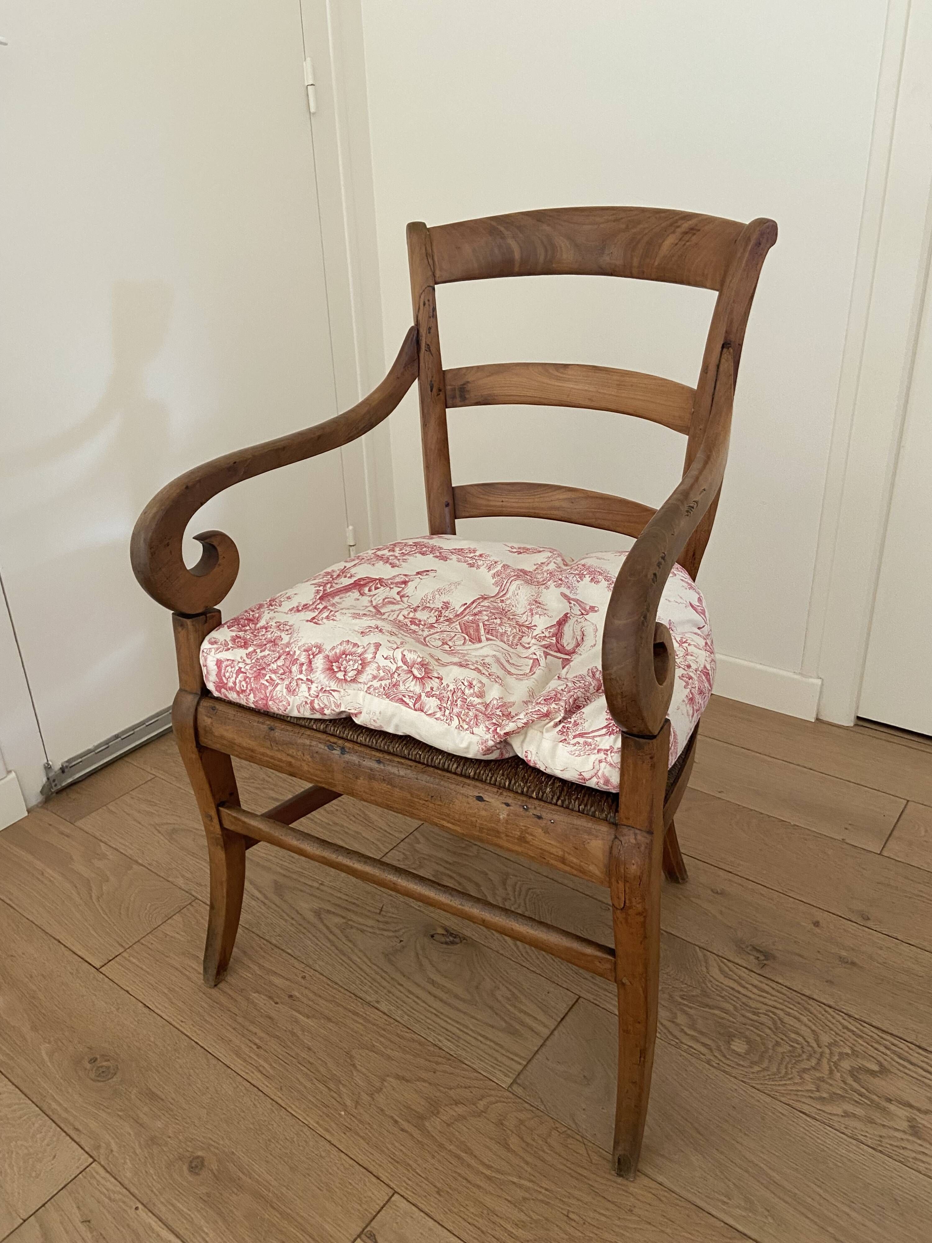 Fauteuil paillé en merisier Louis Philippe