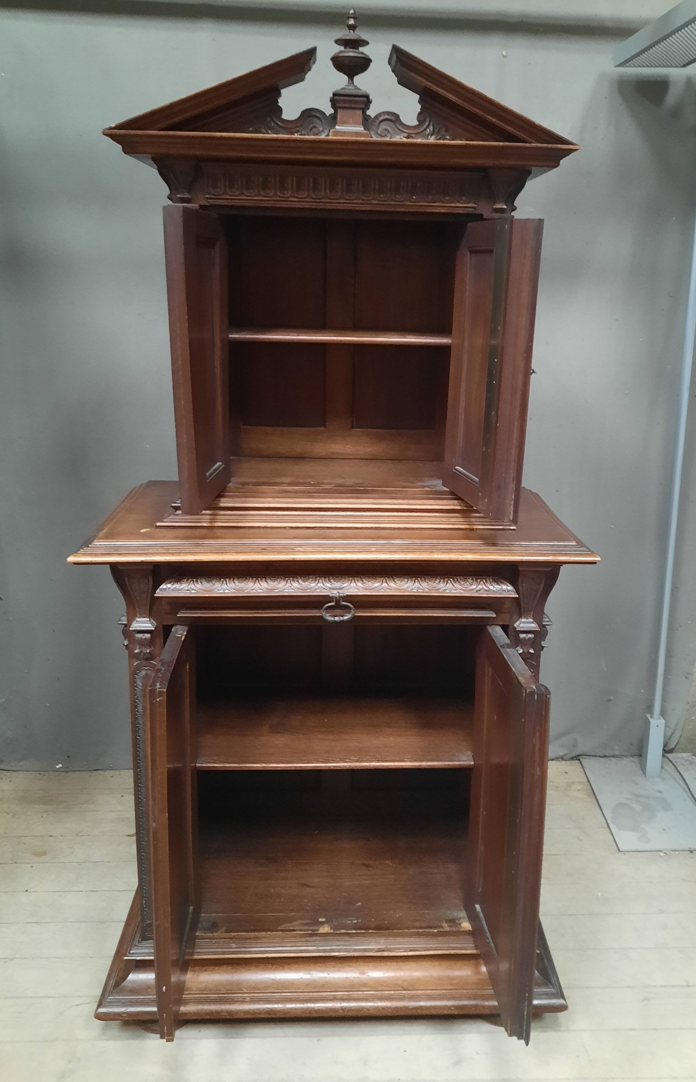 Renaissance style furniture with 4 doors