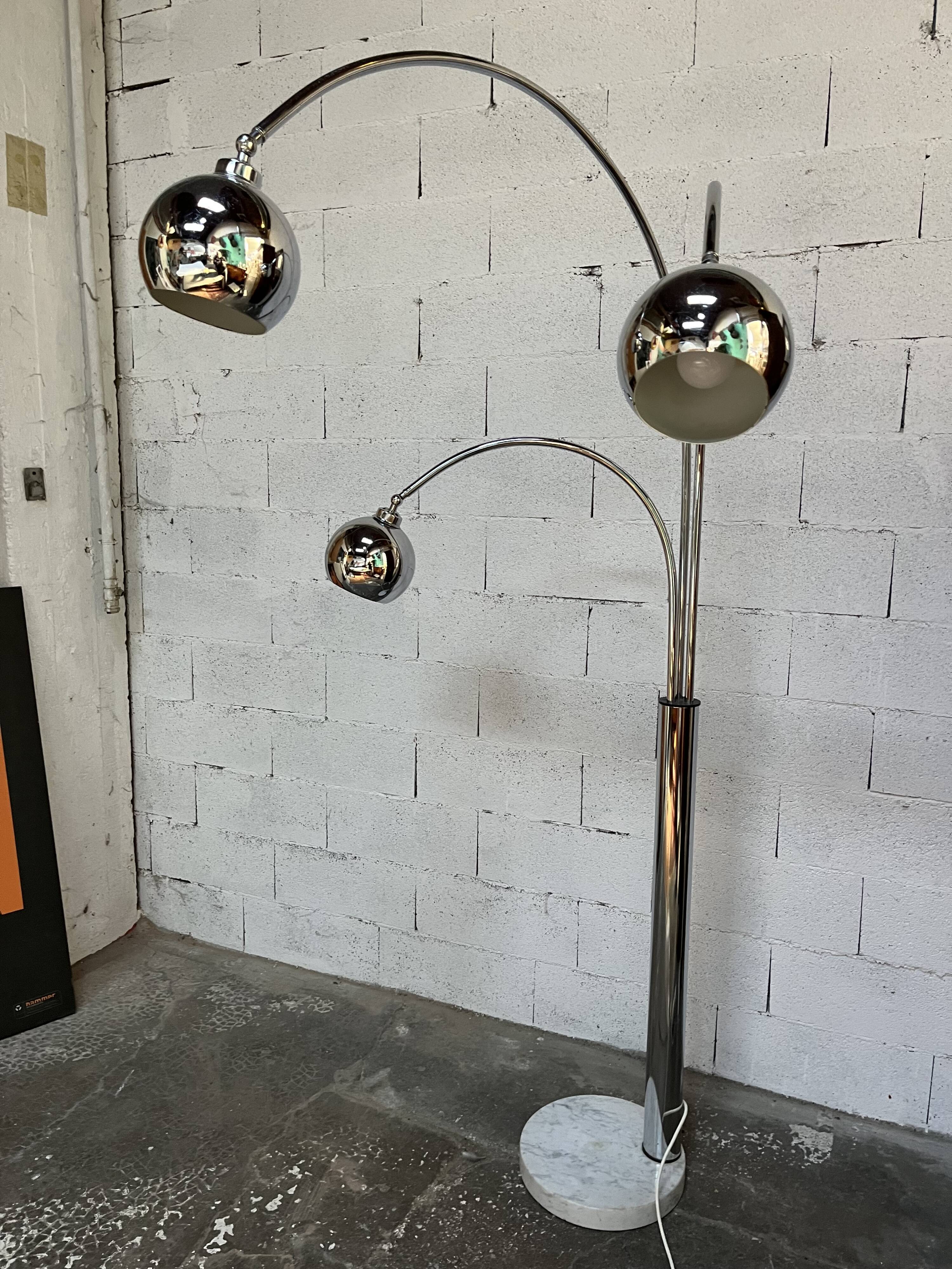 Lily of the valley floor lamp 1970 design Goffredo Reggiani