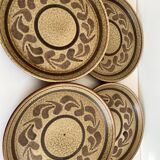 4 stoneware plates