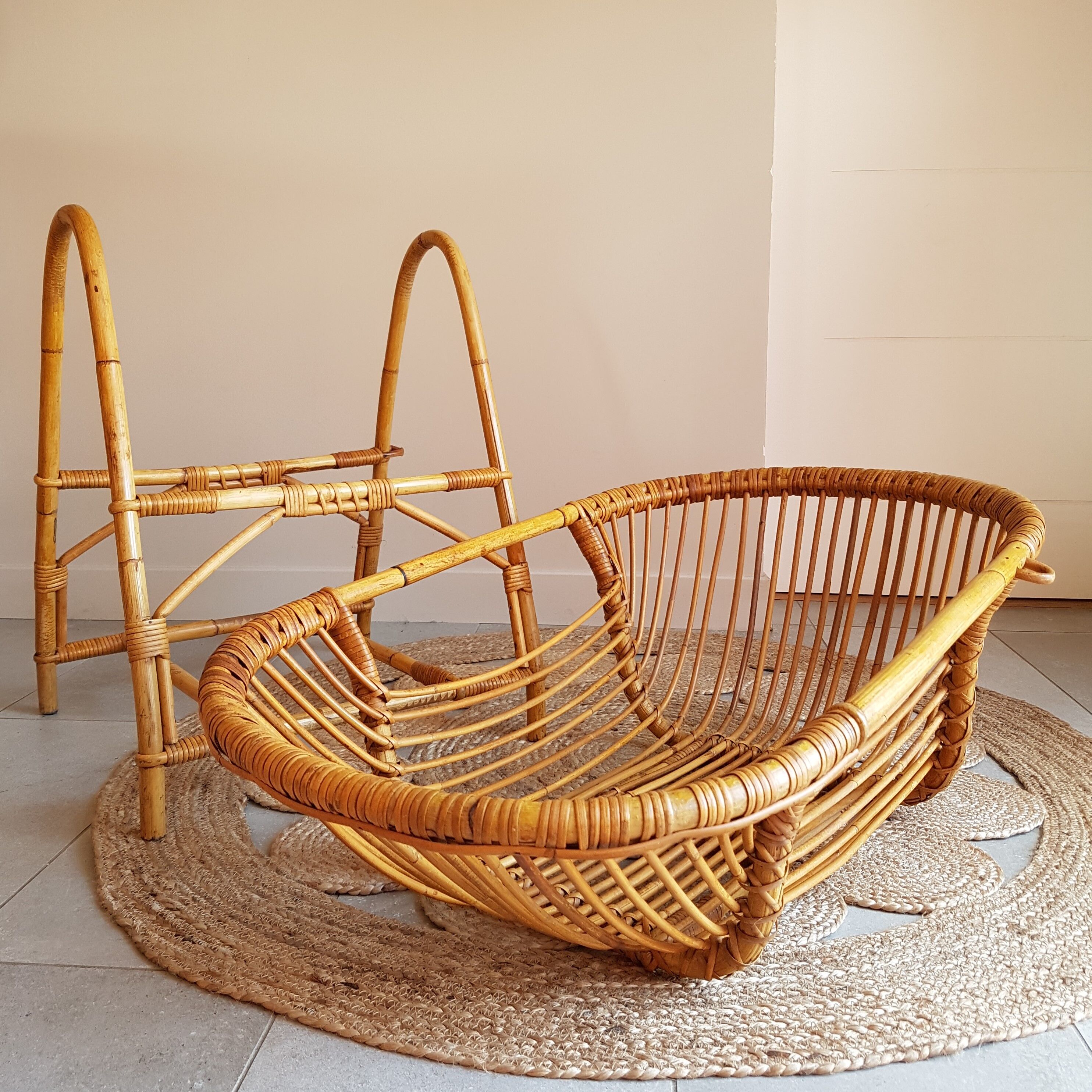 Wicker baby bassinet