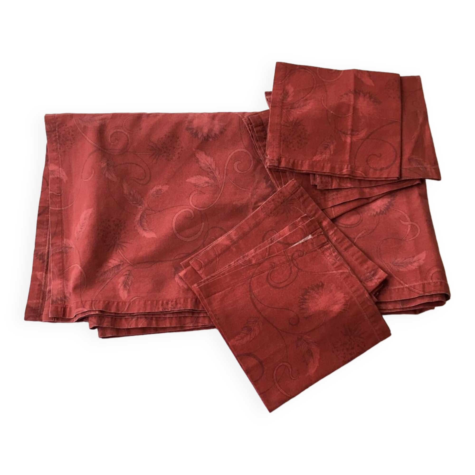 Large red tablecloth for 8 places and napkins