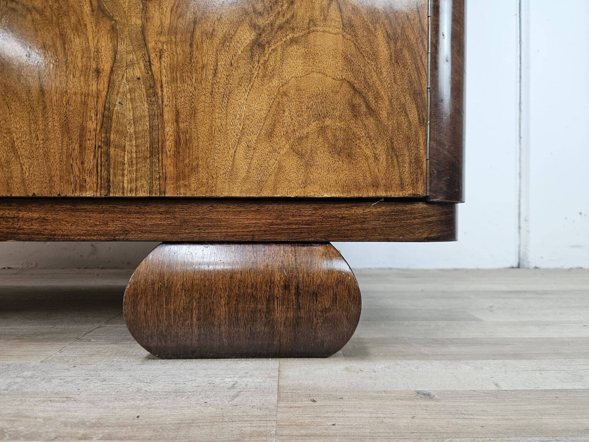 1930s Austrian Art Deco display cabinet