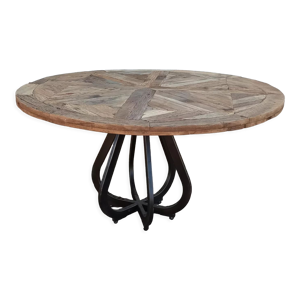 Table ronde en bois avec