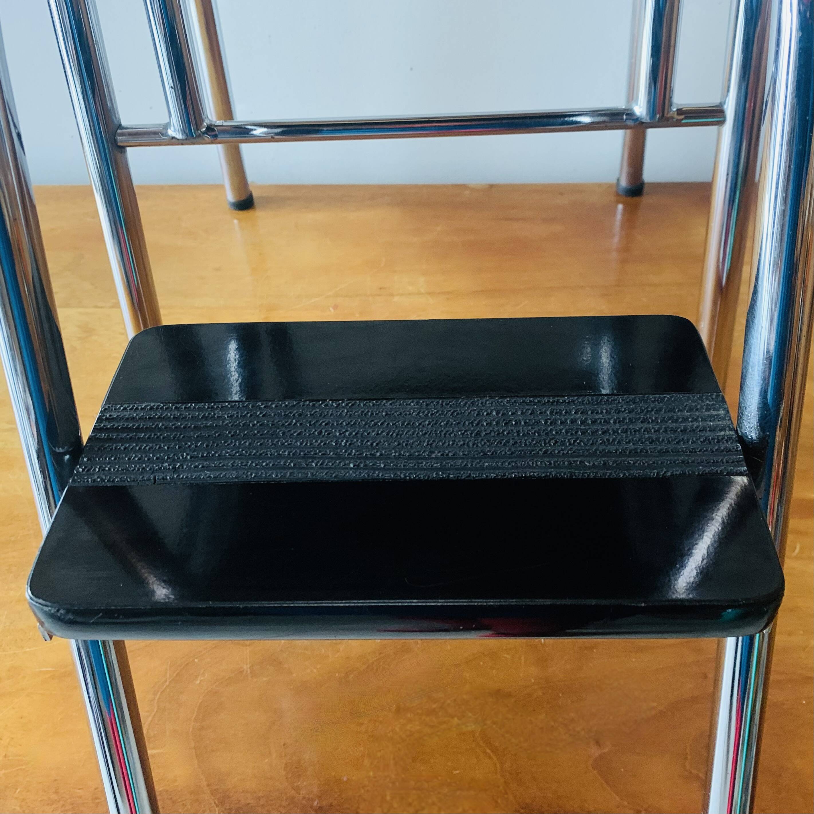 Tabouret escabeau vintage en formica noir et acier chromé