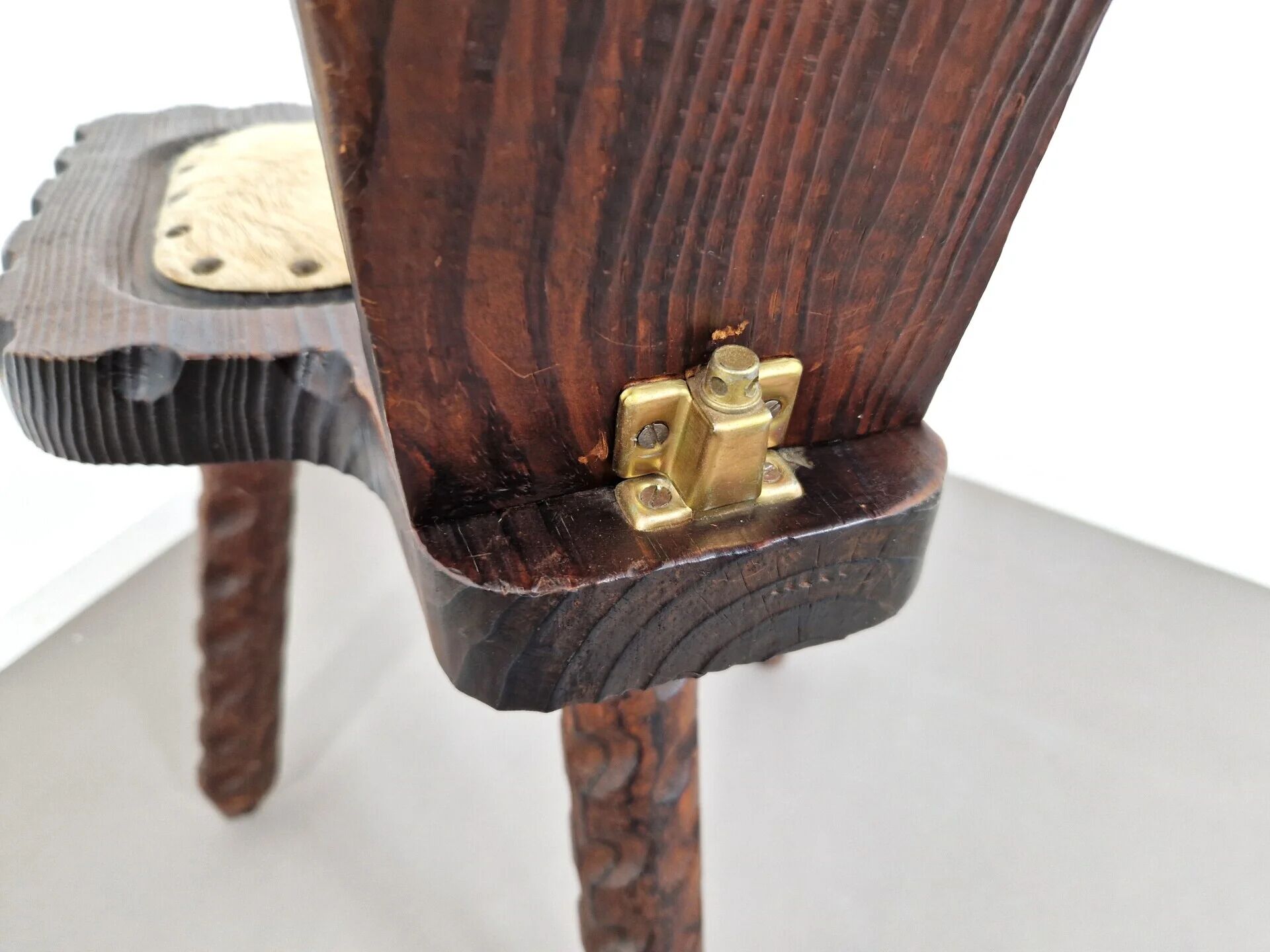 Spanish tripod stool | Cow hide