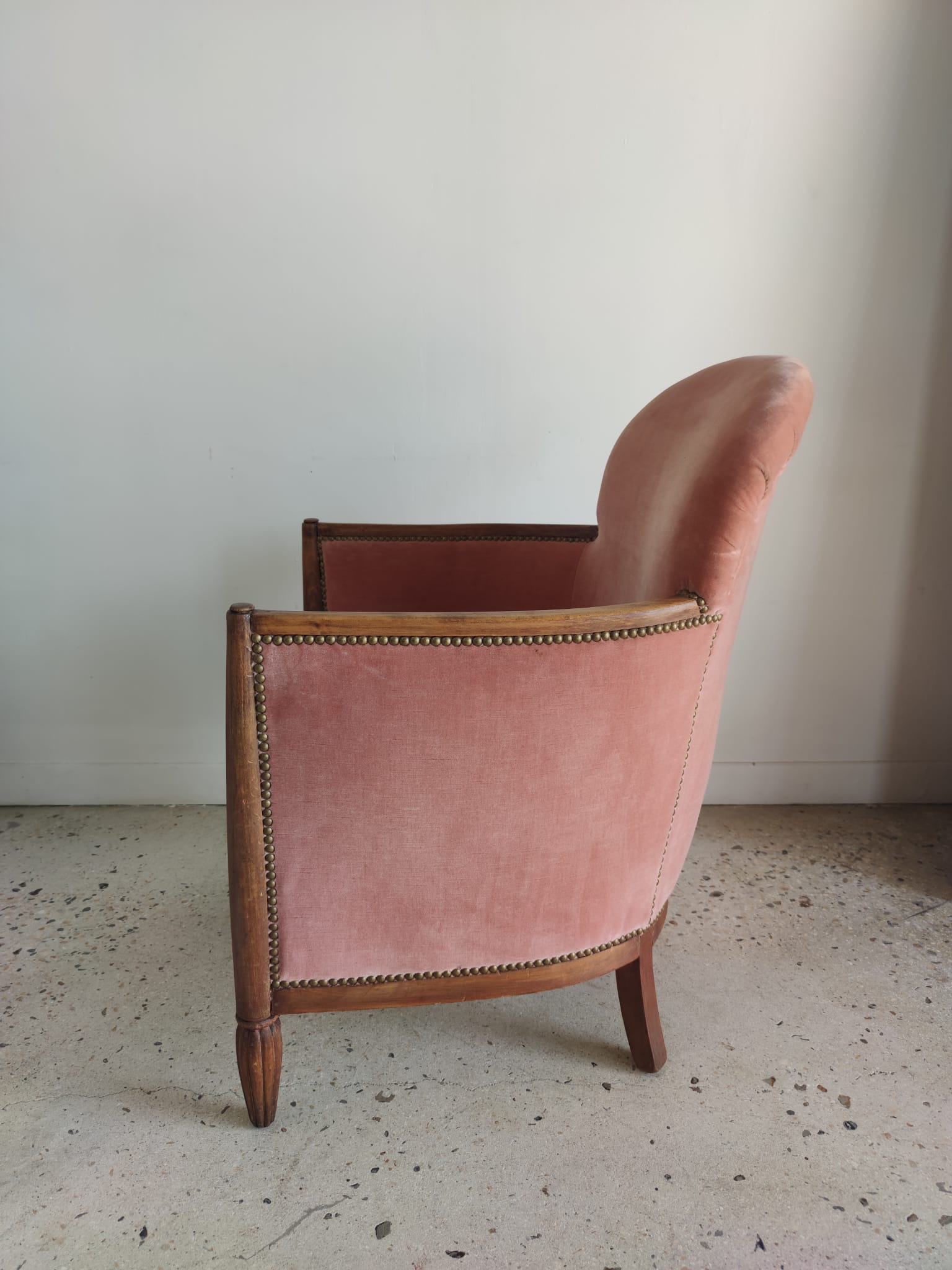 Armchair art deco pink velvet trim
