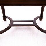 Antique table with 6 chairs from around 1880. After renovation.