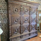 Flemish 3-door oak wardrobe
