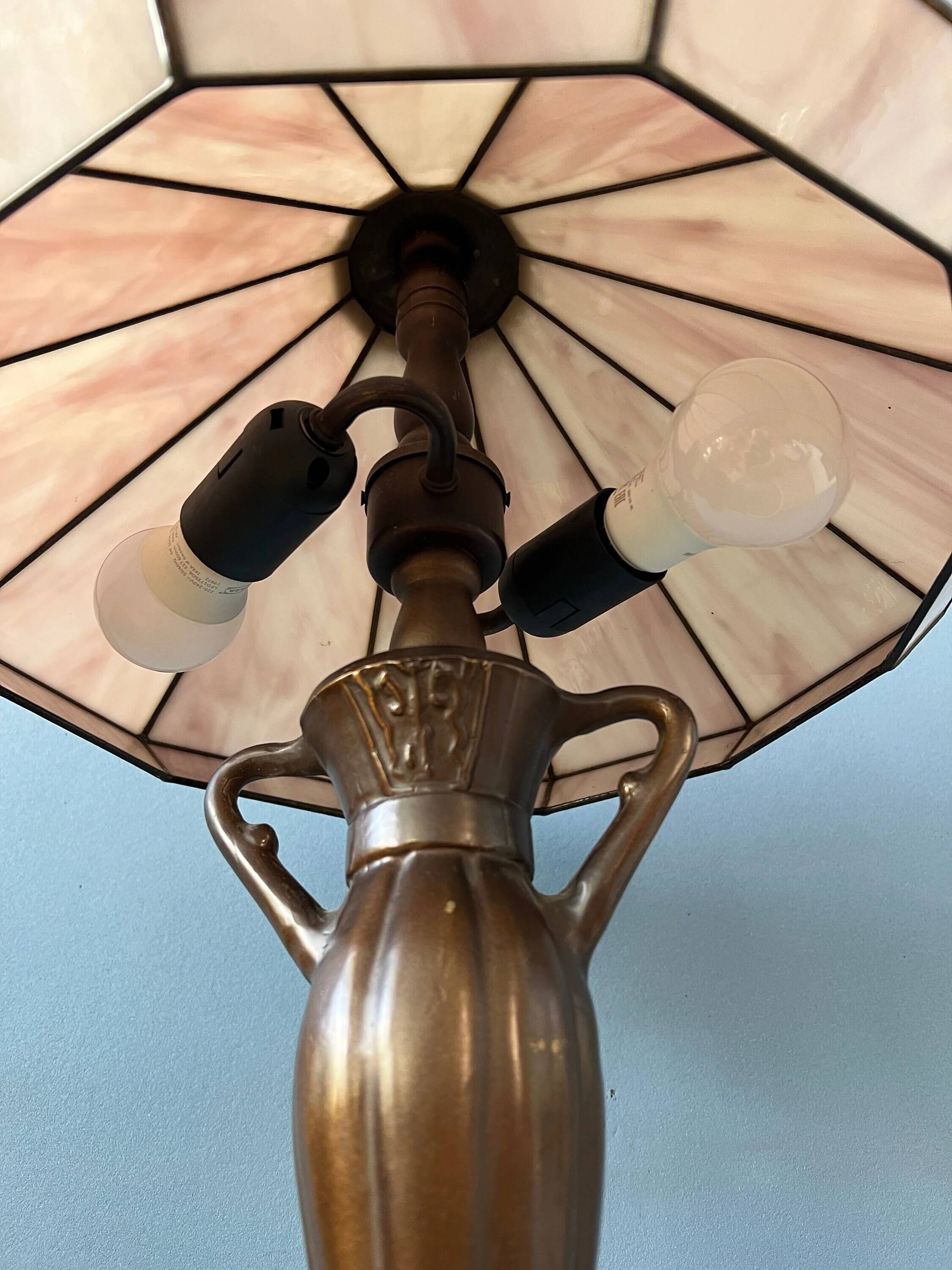 Lampe de table Tiffany Art déco en vitrail violet
