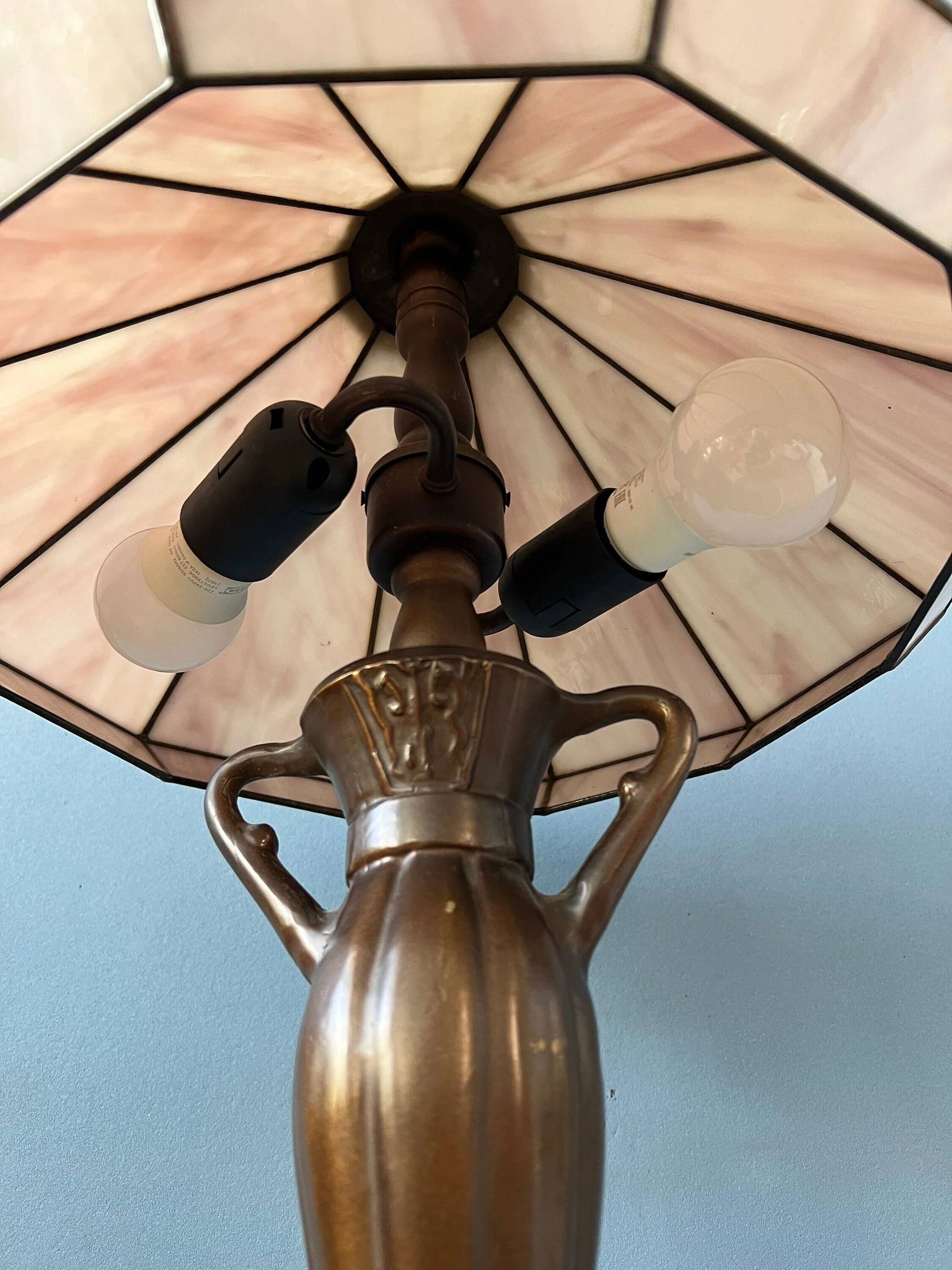 Lampe de table Tiffany Art déco en vitrail violet