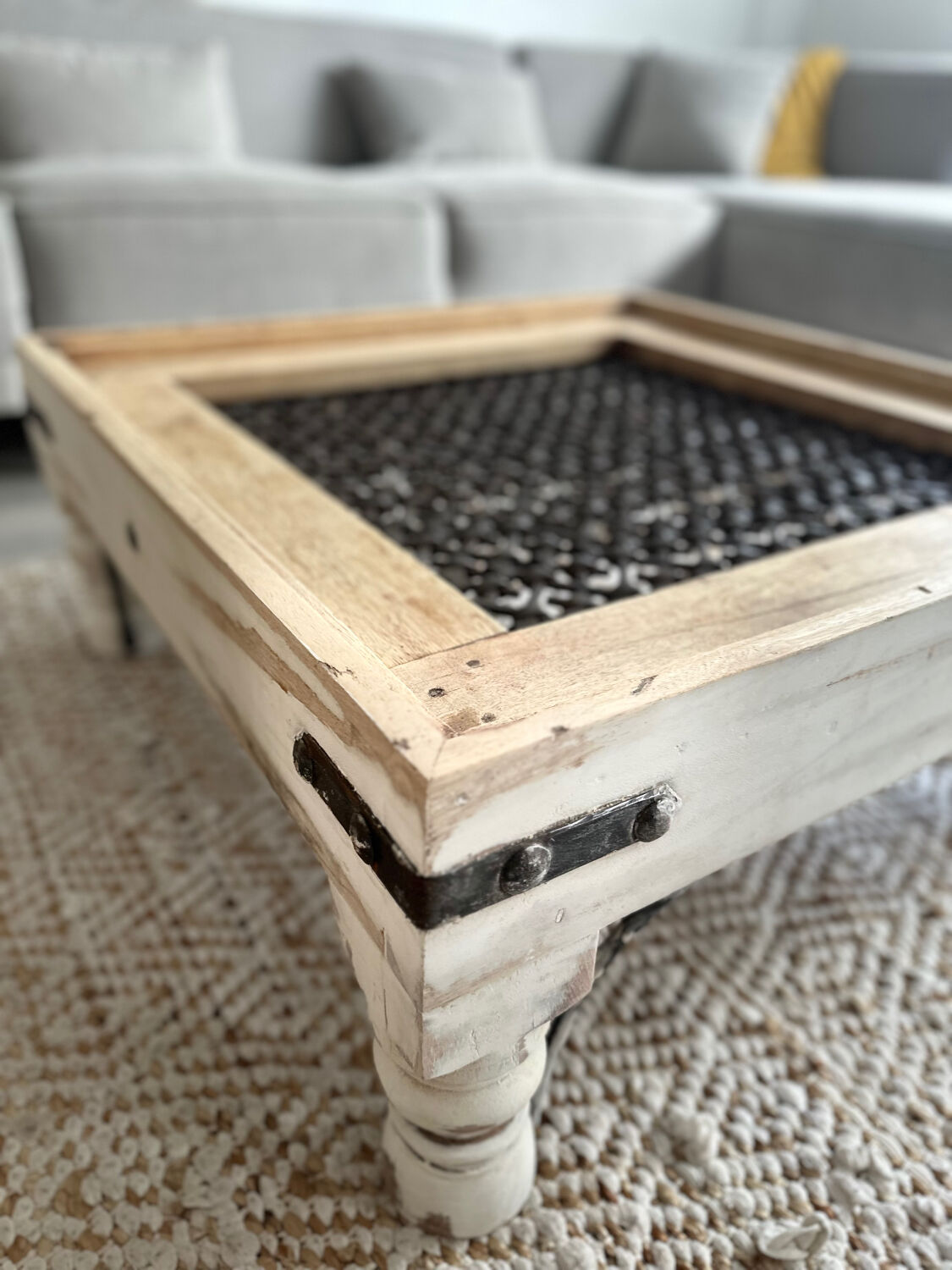 Wood and woven steel coffee table – Dual decorative use