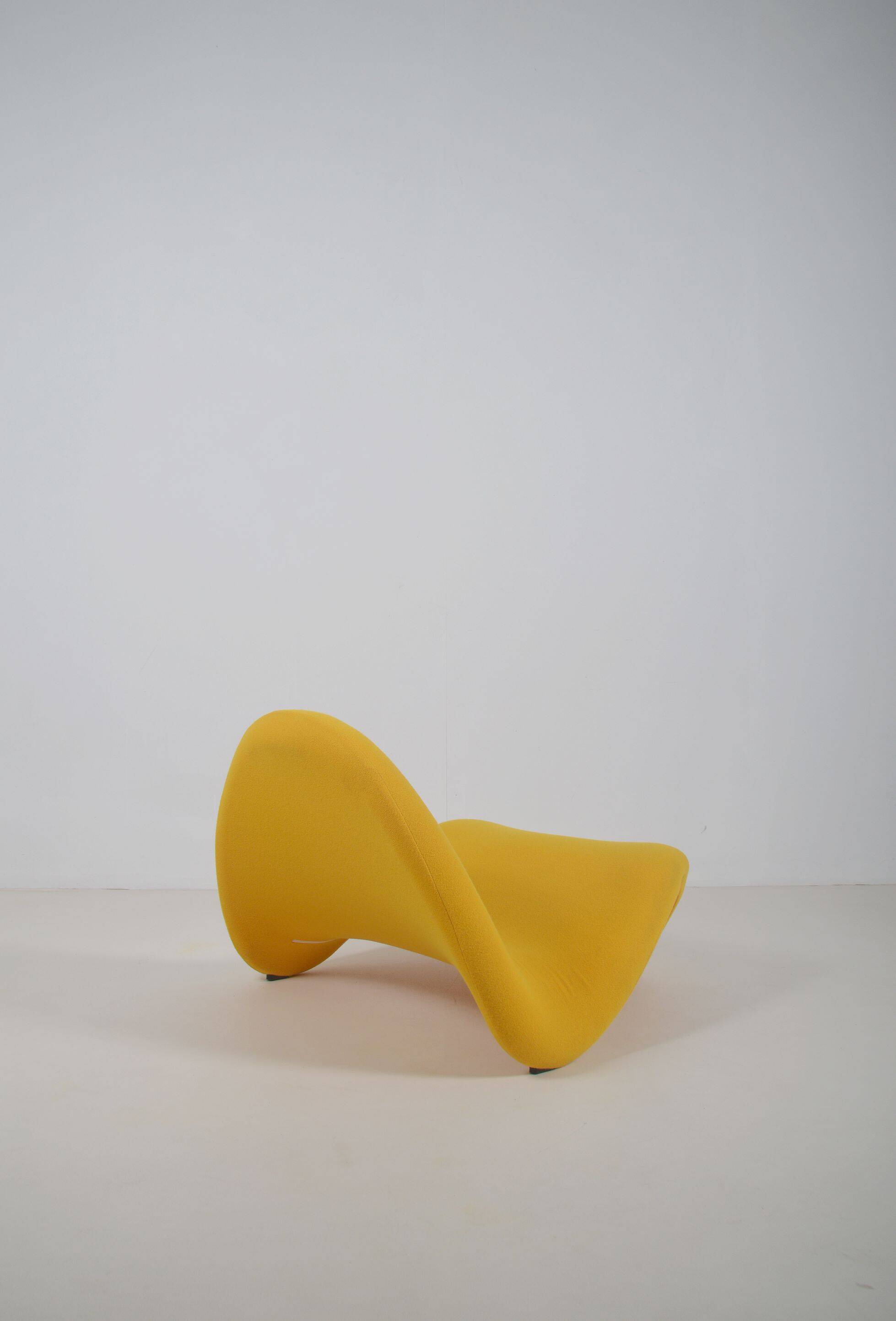Yellow F577 Tongue designed by Pierre Paulin for Artifort