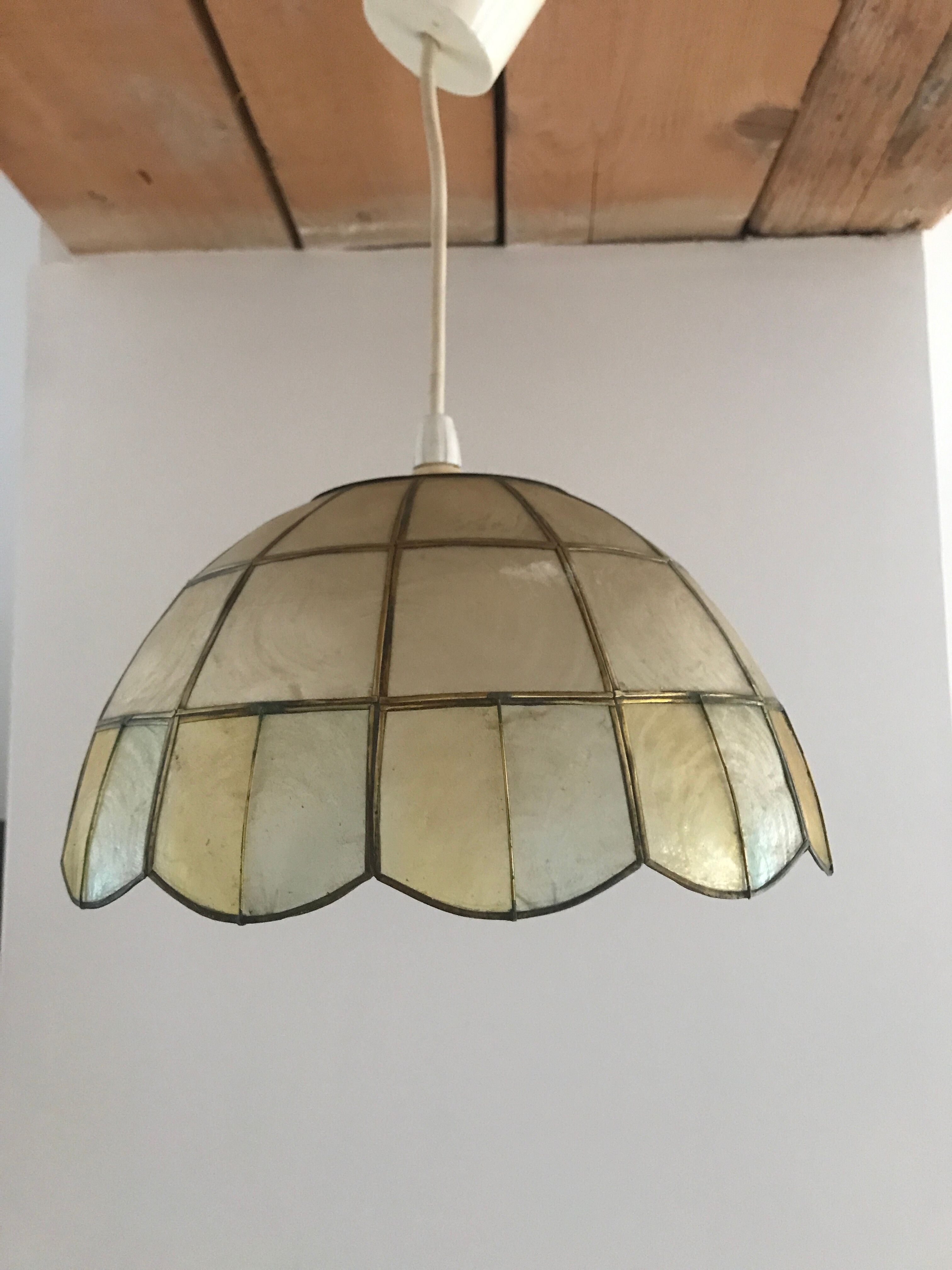 Mother-of-pearl pendant lamp