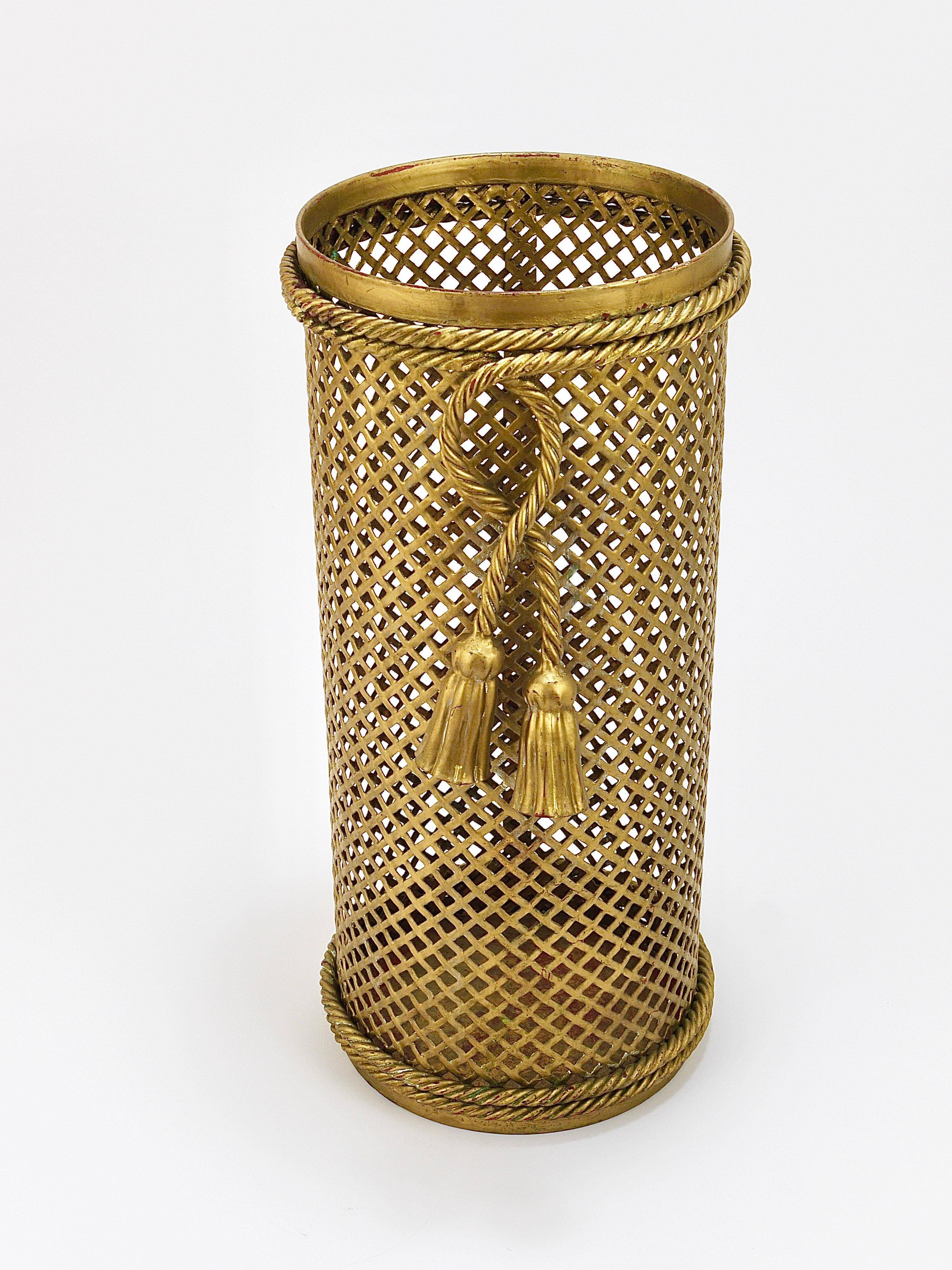 Hollywood Regency umbrella stand in gold metal with cord and tassels, Li Puma Firenze, 1950.