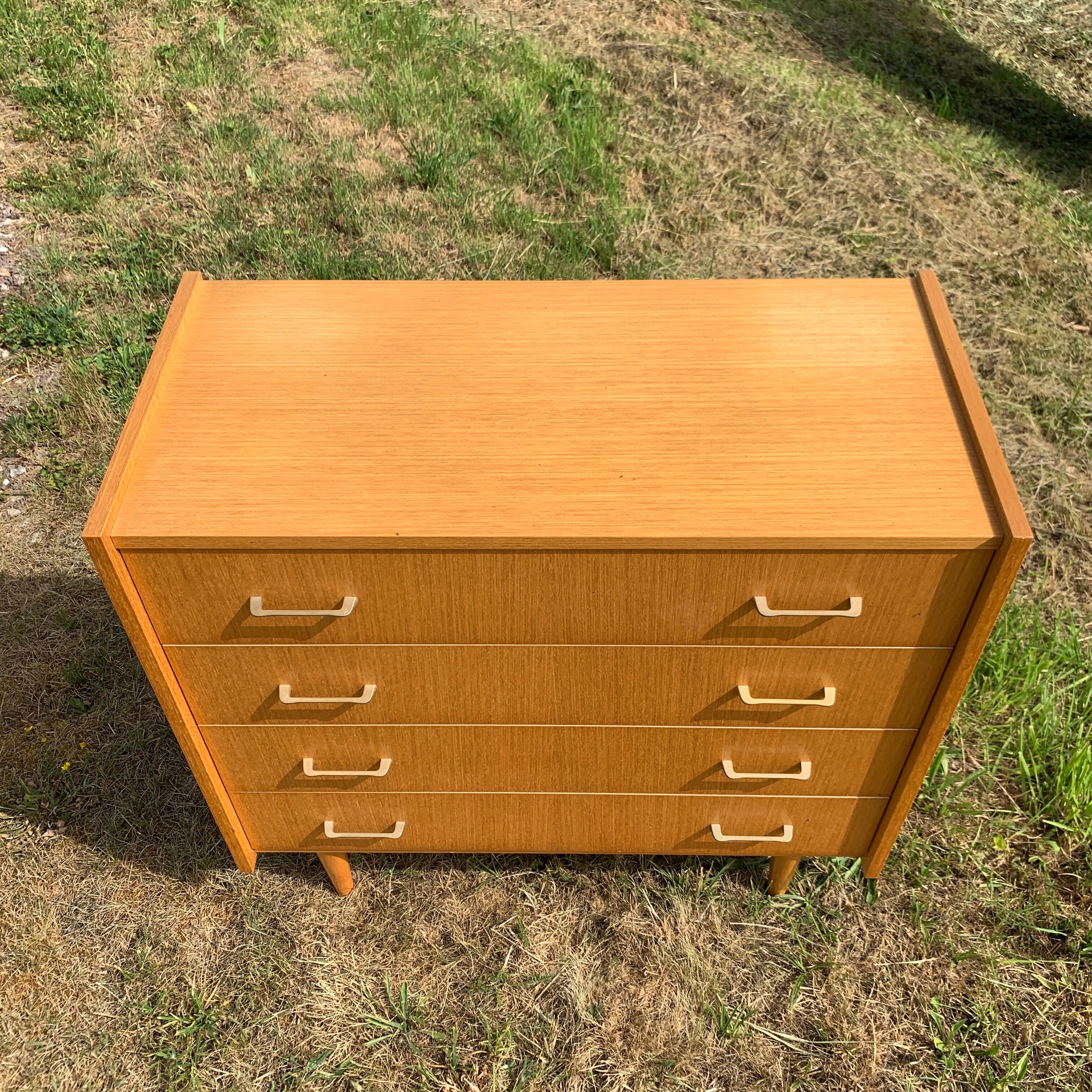Commode 4 tiroirs vintage en aggloméré plaqué véritable bois
