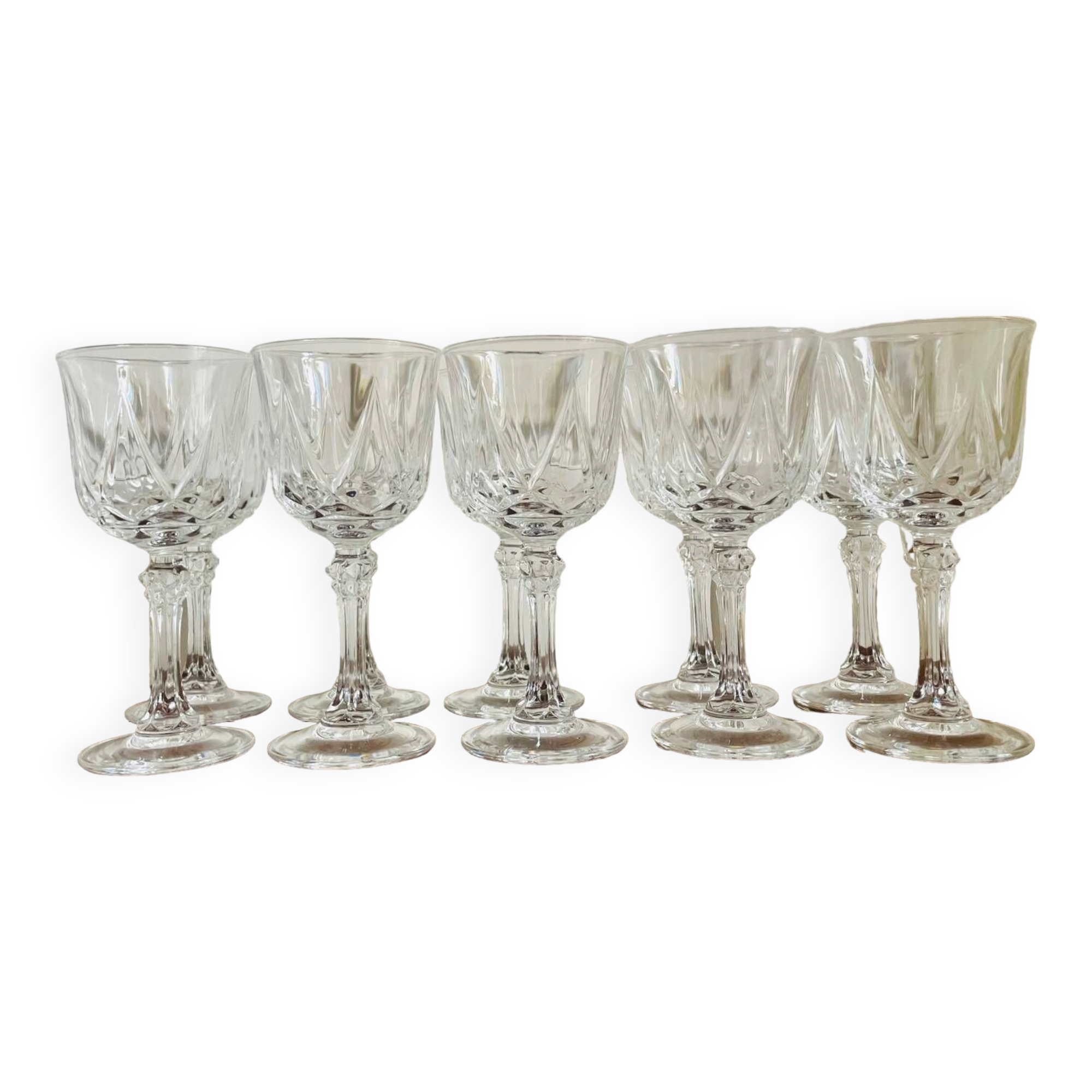 Service de 10 verres à pied en cristal ciselé