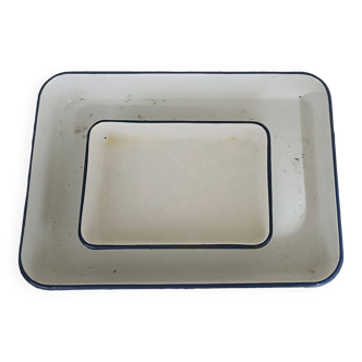 Set of two enameled laboratory/dentist/doctor trays