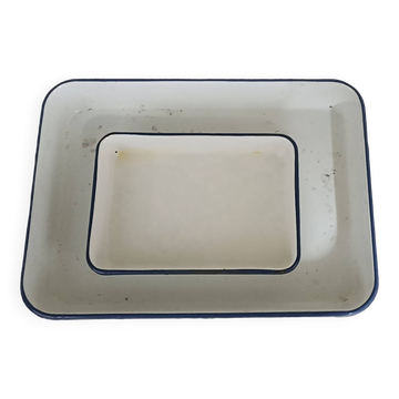 Set of two enamelled laboratory/dentist/doctor trays.
