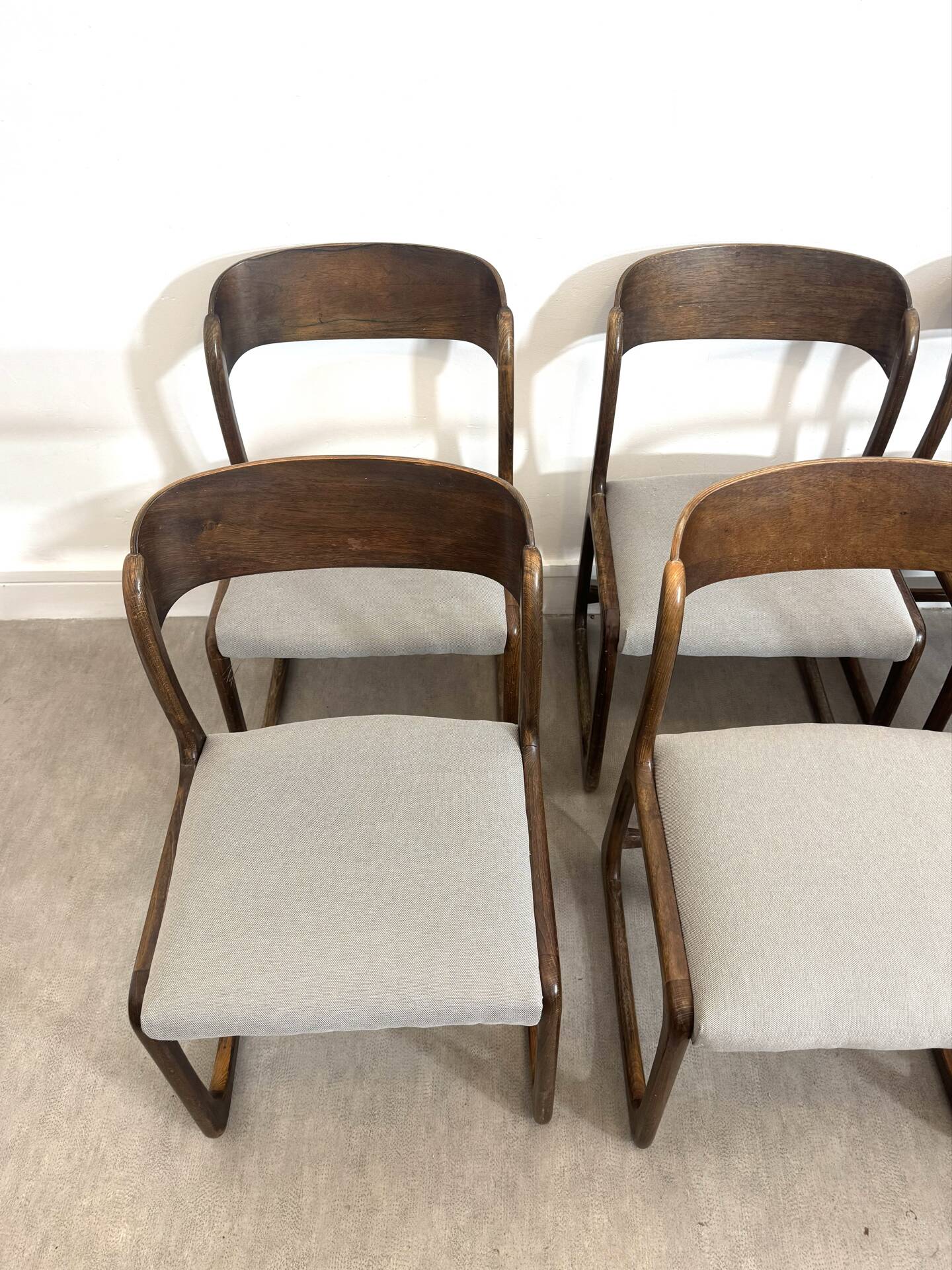 Lot de six chaises « traîneau » Baumann assises restaurées