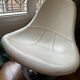 Fauteuil pivotant "egg tirup" de carl öjerstam ", cuir blanc
