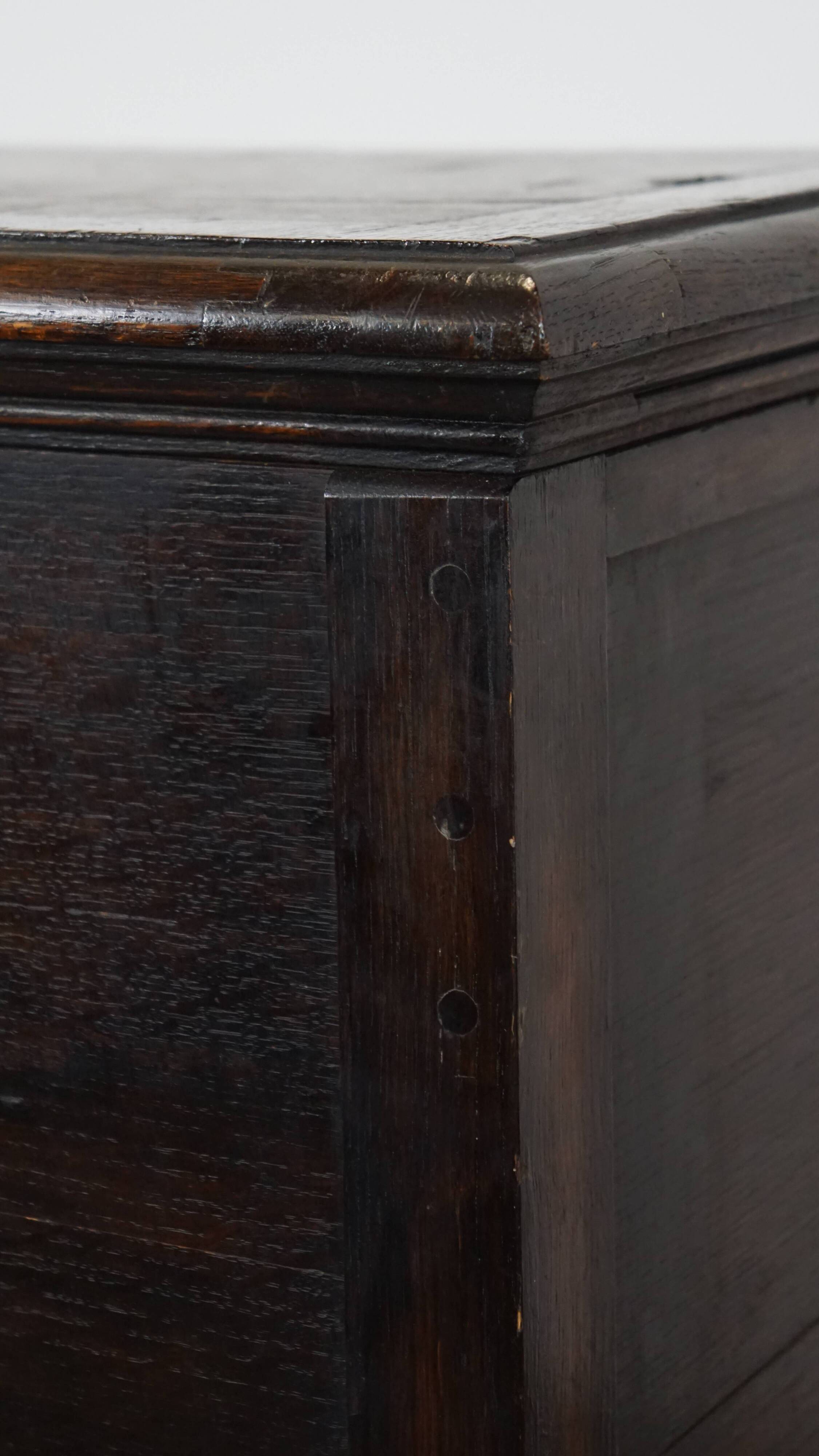 Antique Oak English Cabinet from the 19th Century