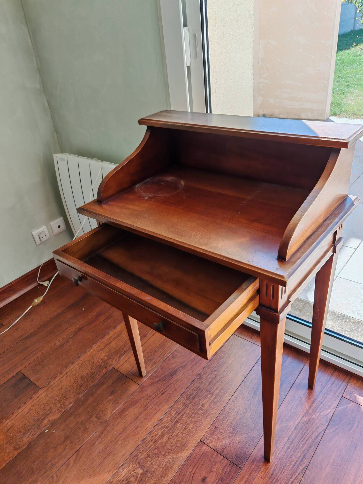 Small secretary