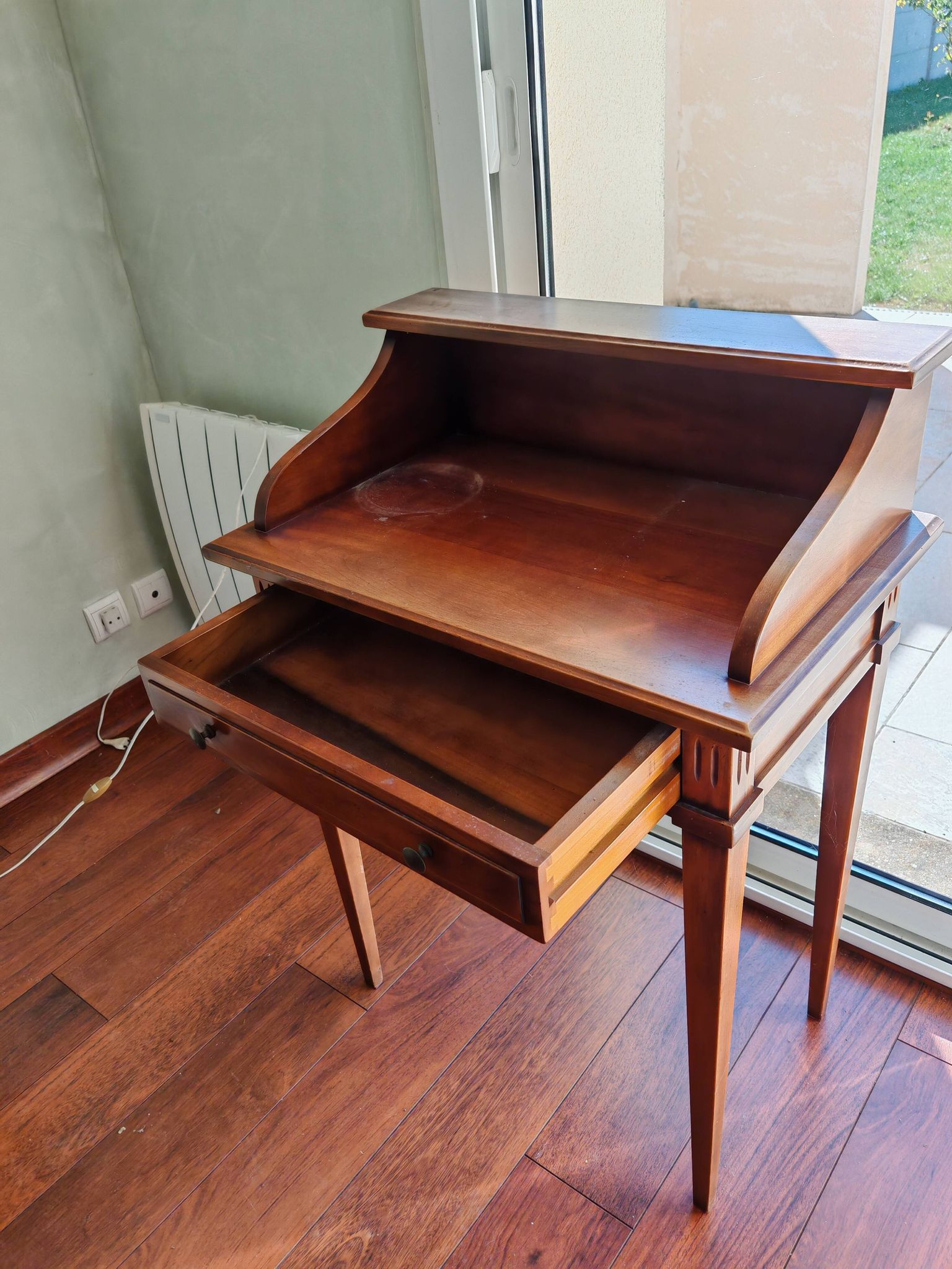 Little secretary