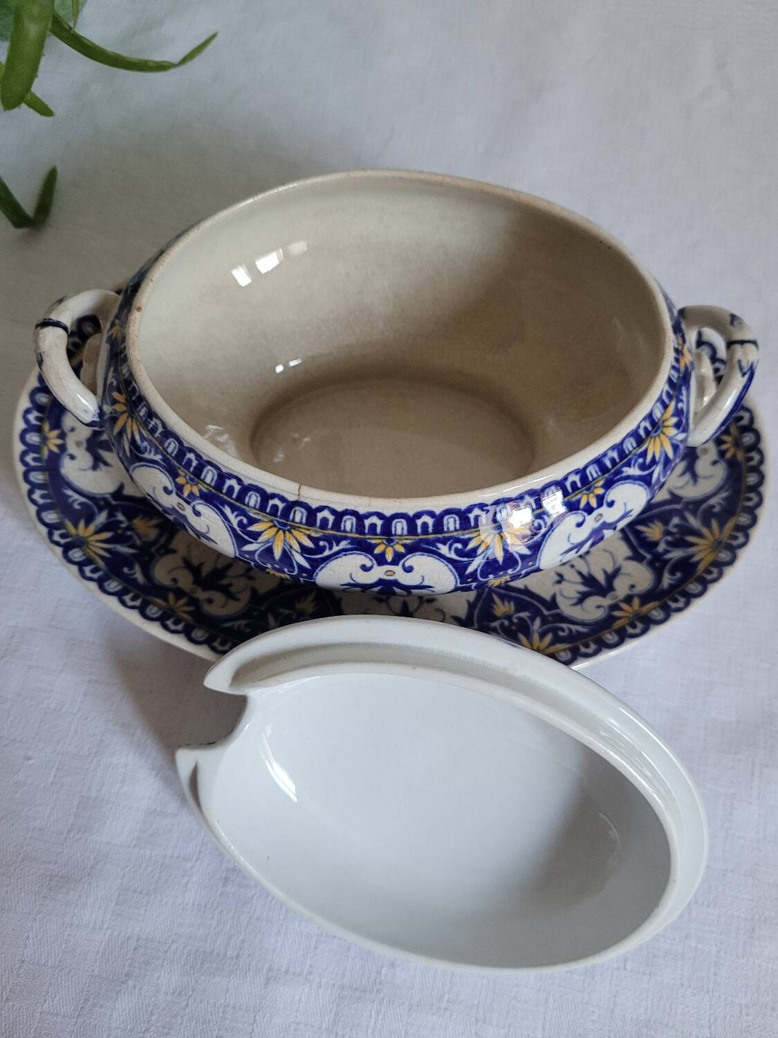 Cluny sauce boat from Sarreguemines