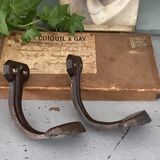 Paire de patères métalliques