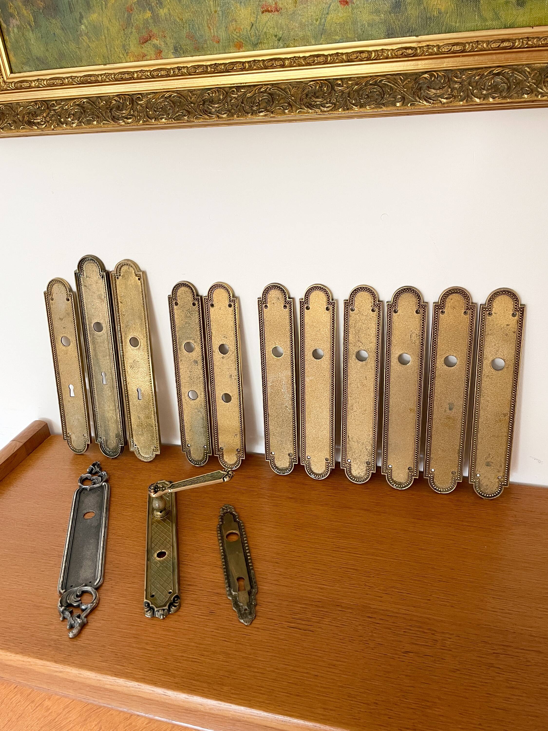 Set of 13 antique beaded brass cleanliness plates + handle – 19th century