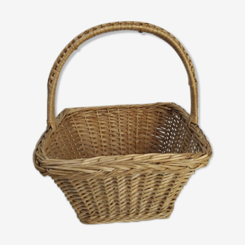 Square basket with handle