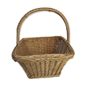 Square basket with handle