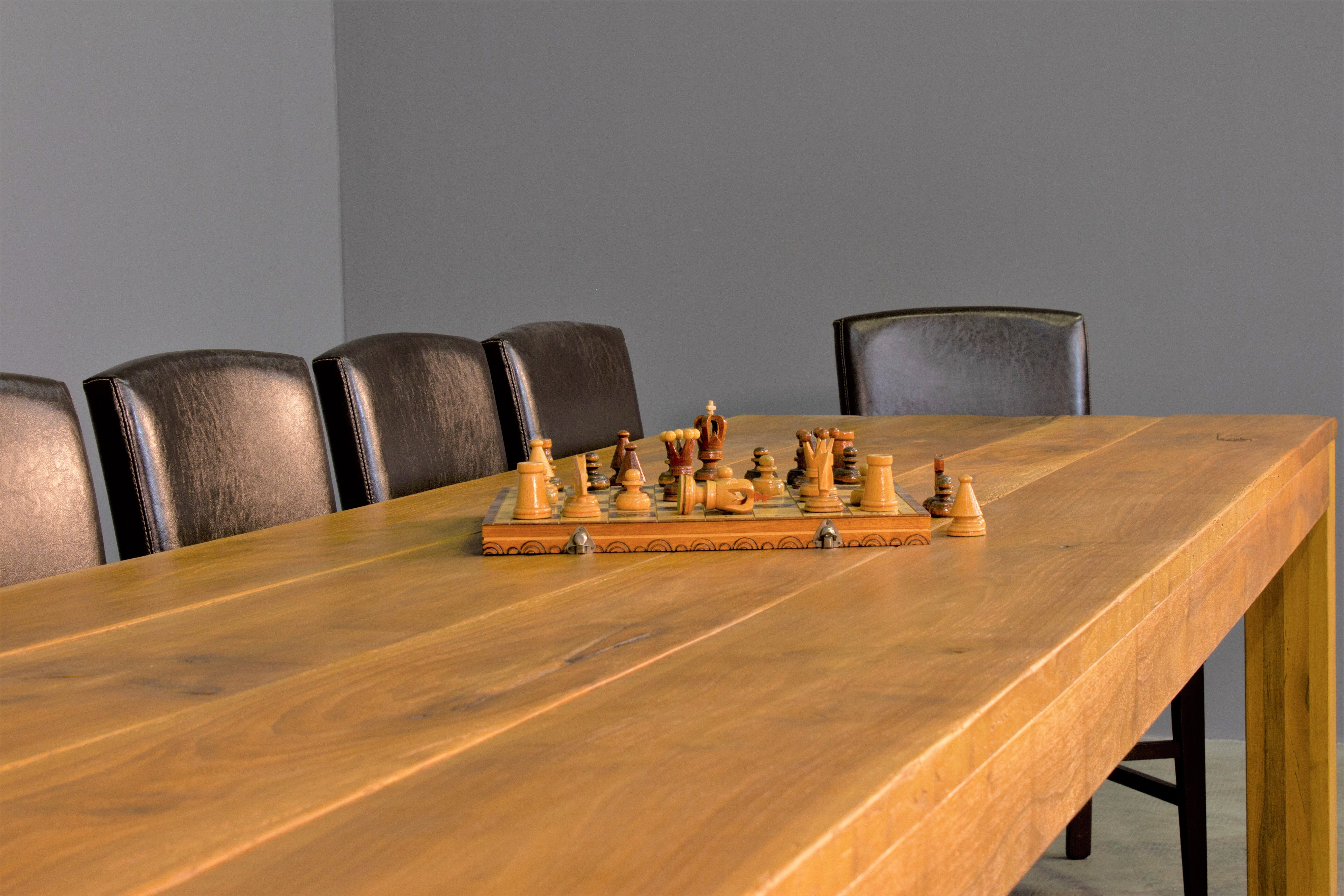 Tavolo artigianale in noce