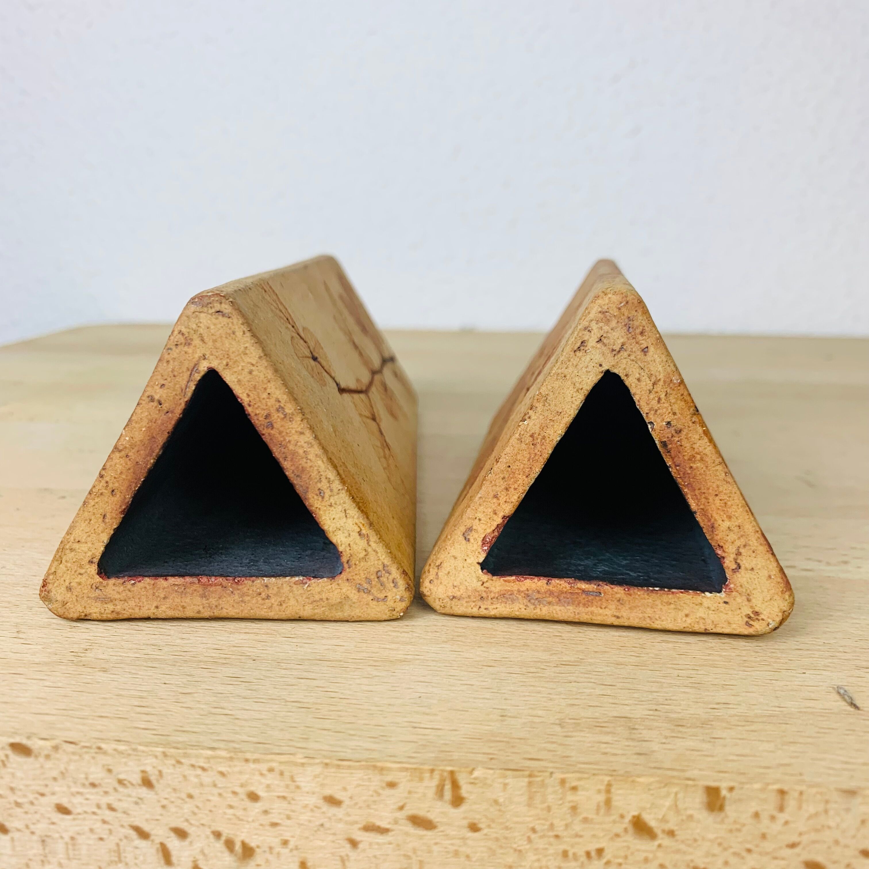 Pair of herbarium vases by Raymonde Leduc in Vallauris, triangle