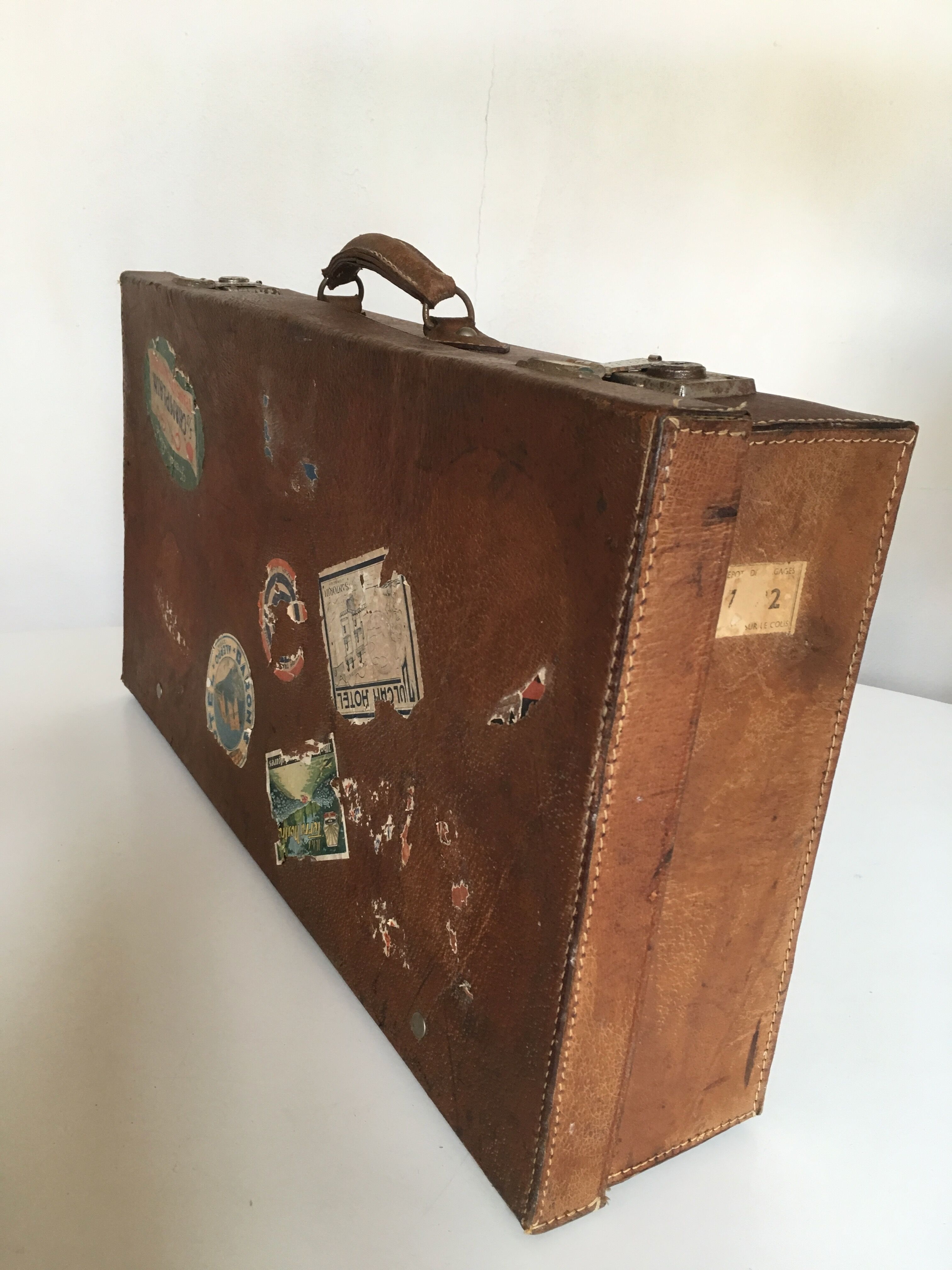 Suitcase of leather with labels of palaces